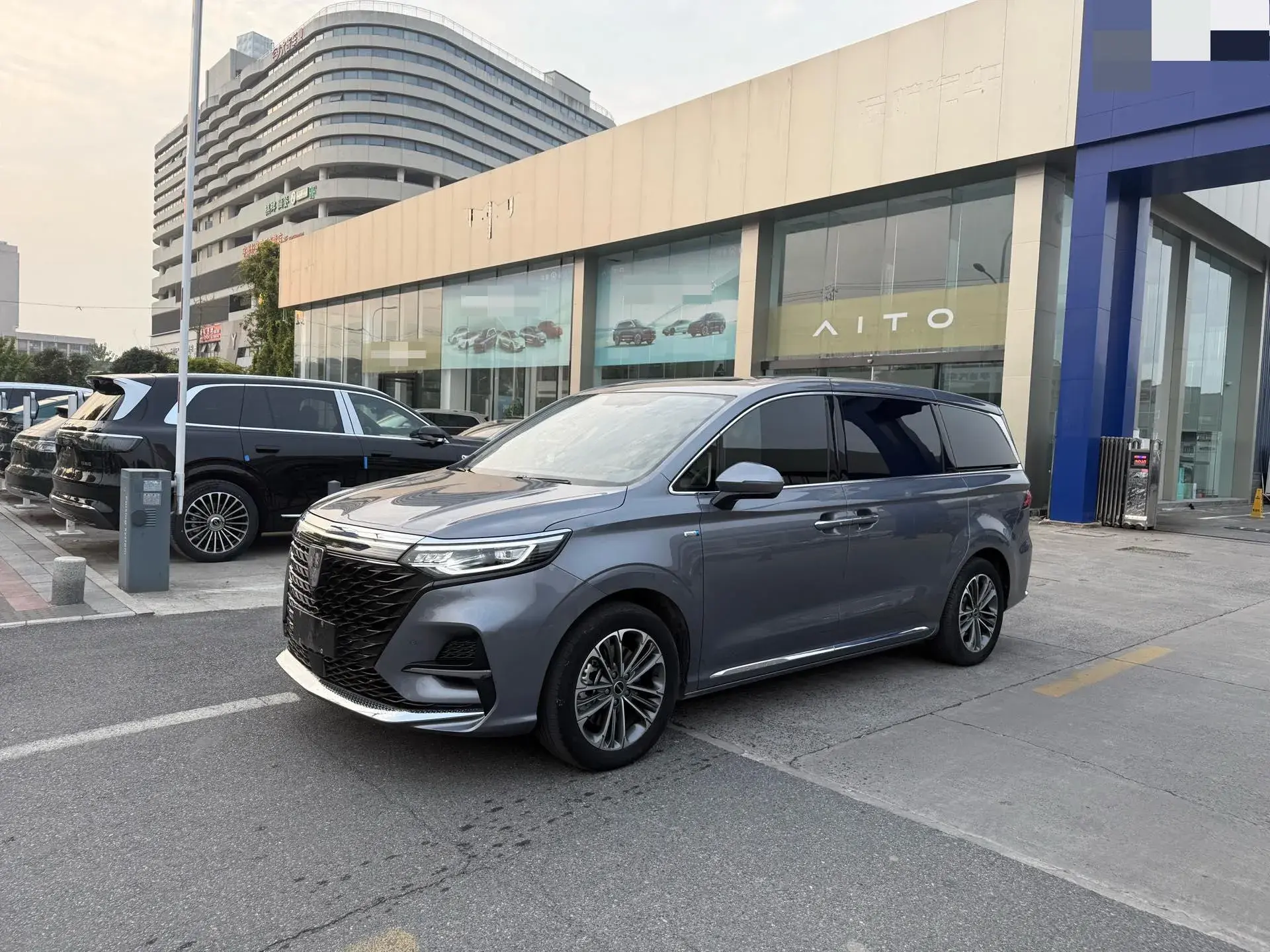2021 ROEWE IMAX8 view 1