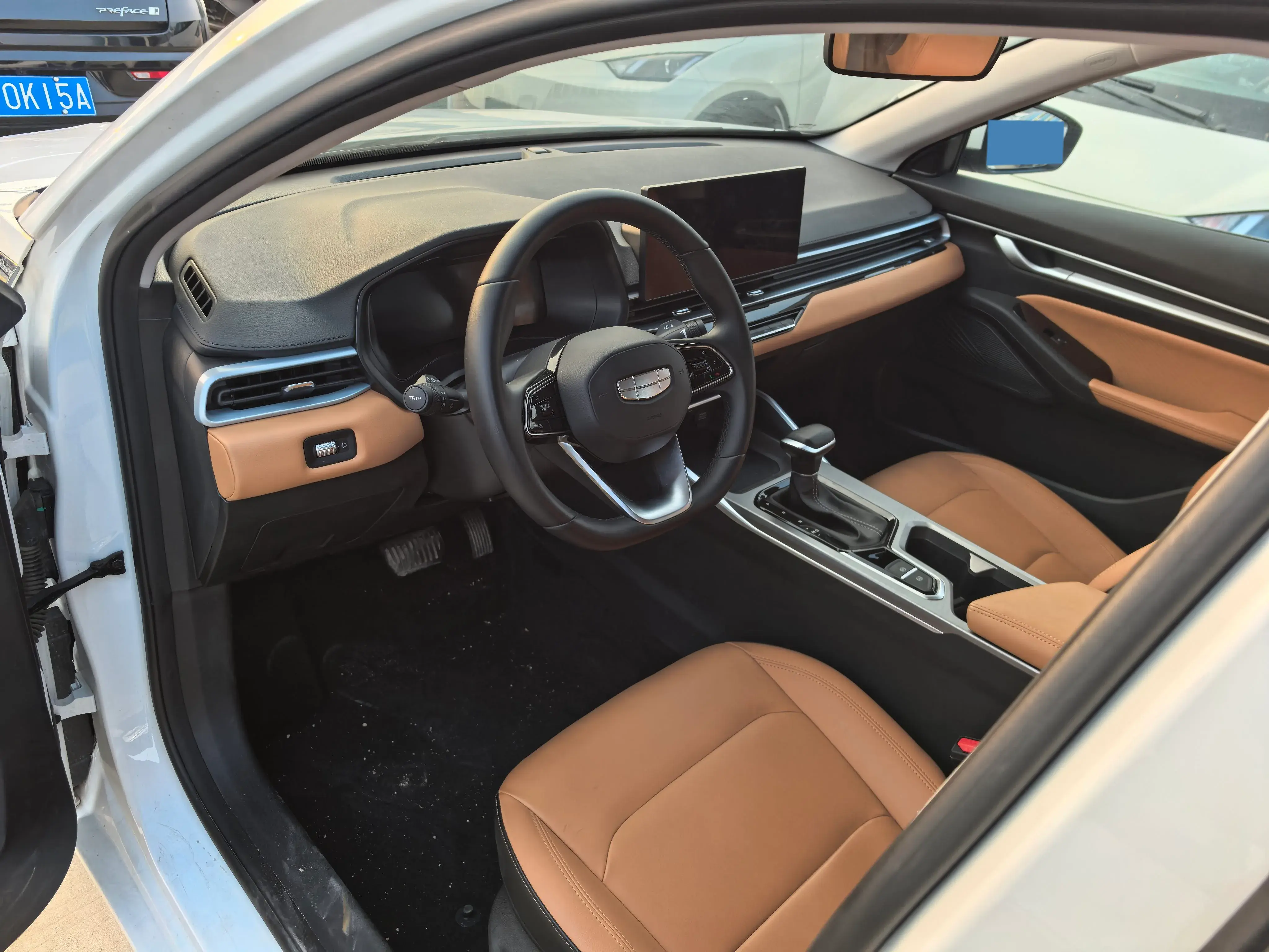 2025 GEELY EMGRAND thumbnail 4