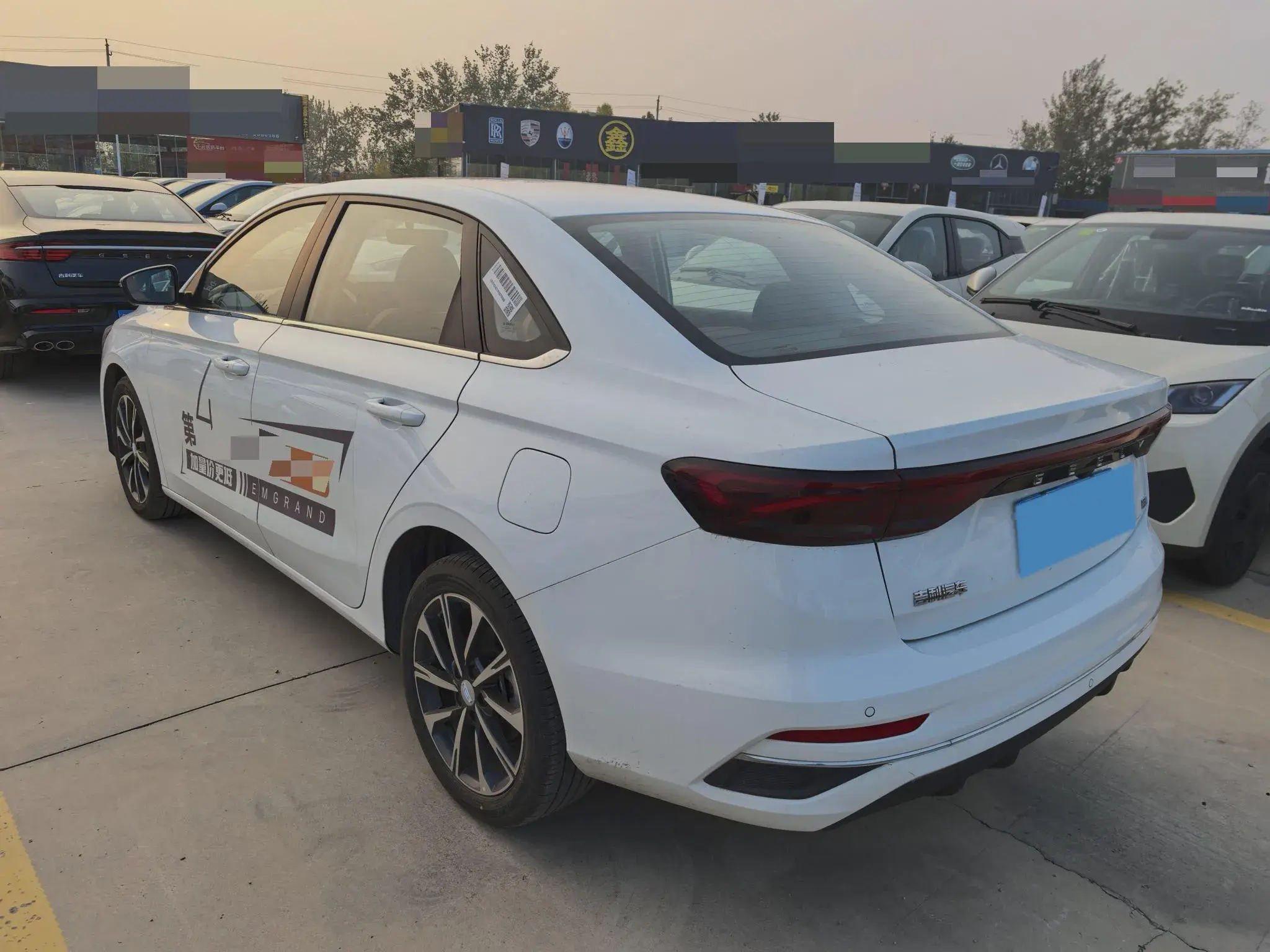 2025 GEELY EMGRAND thumbnail 3