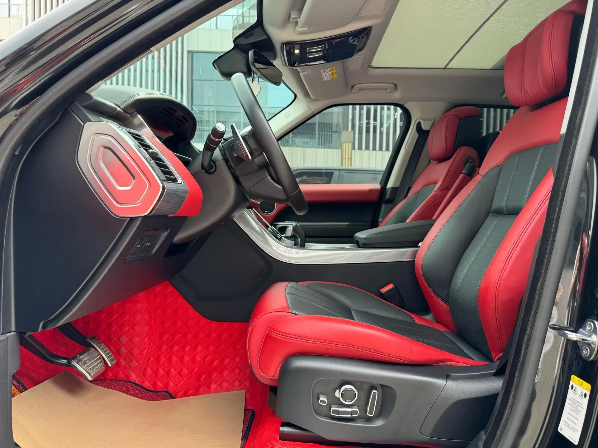 2018 LAND ROVER thumbnail 3