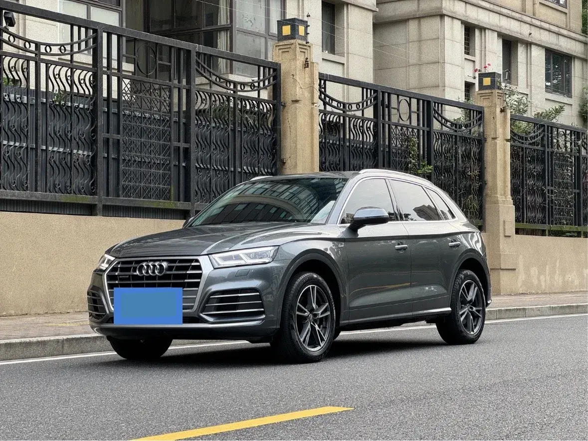 2020 AUDI Q5L view 1