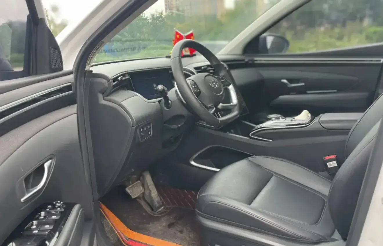 2021 HYUNDAI TUCSON thumbnail 3