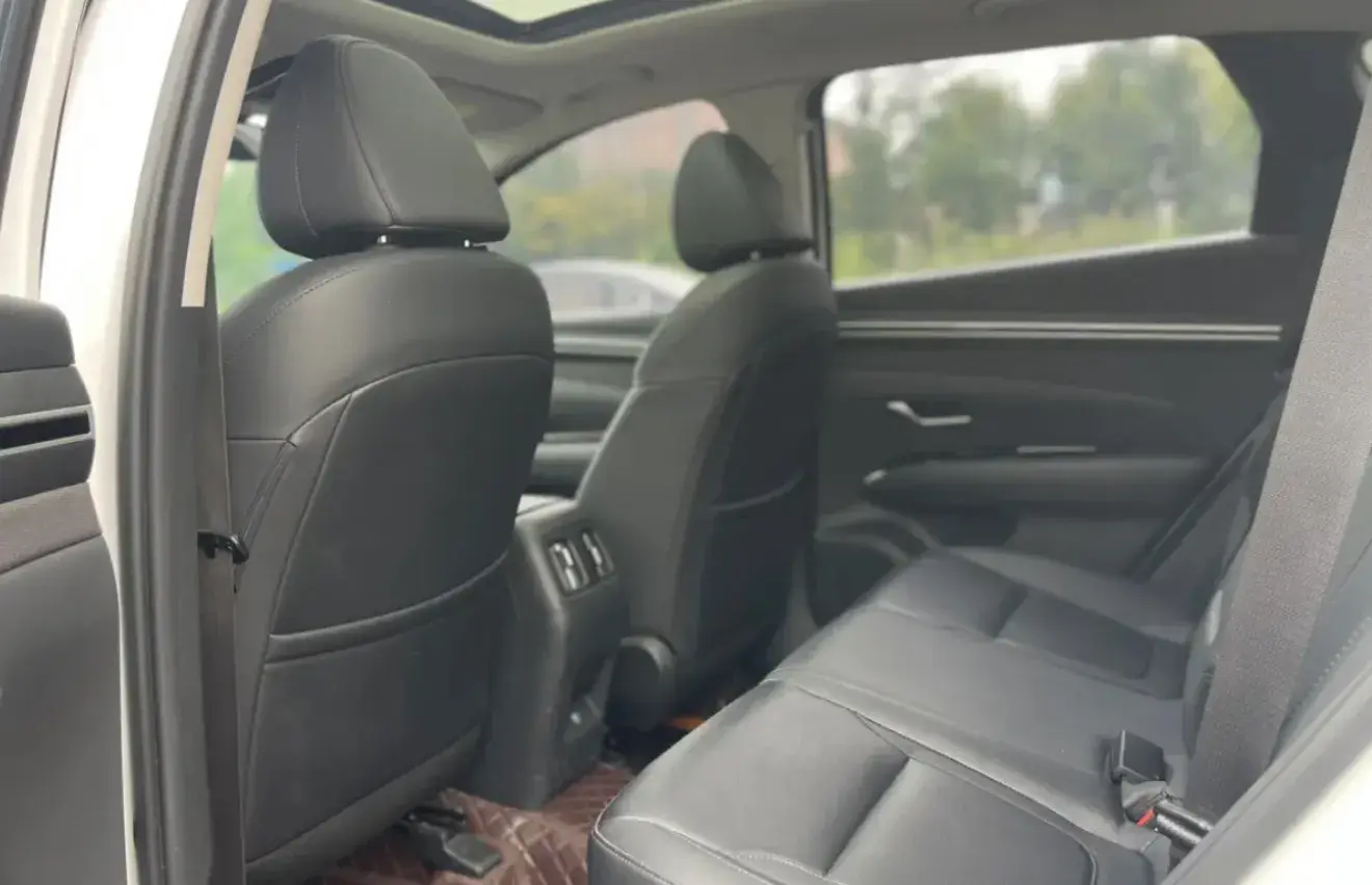 2021 HYUNDAI TUCSON thumbnail 4