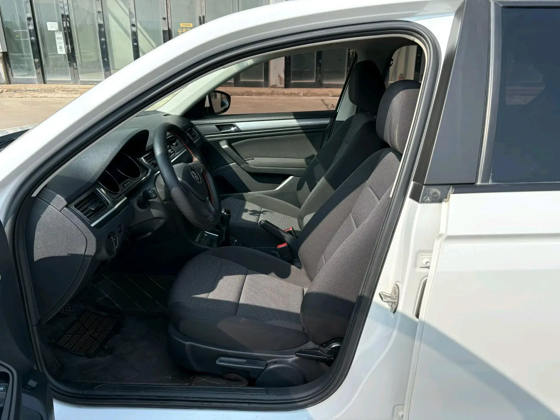 2019 VOLKSWAGEN BORA thumbnail 4