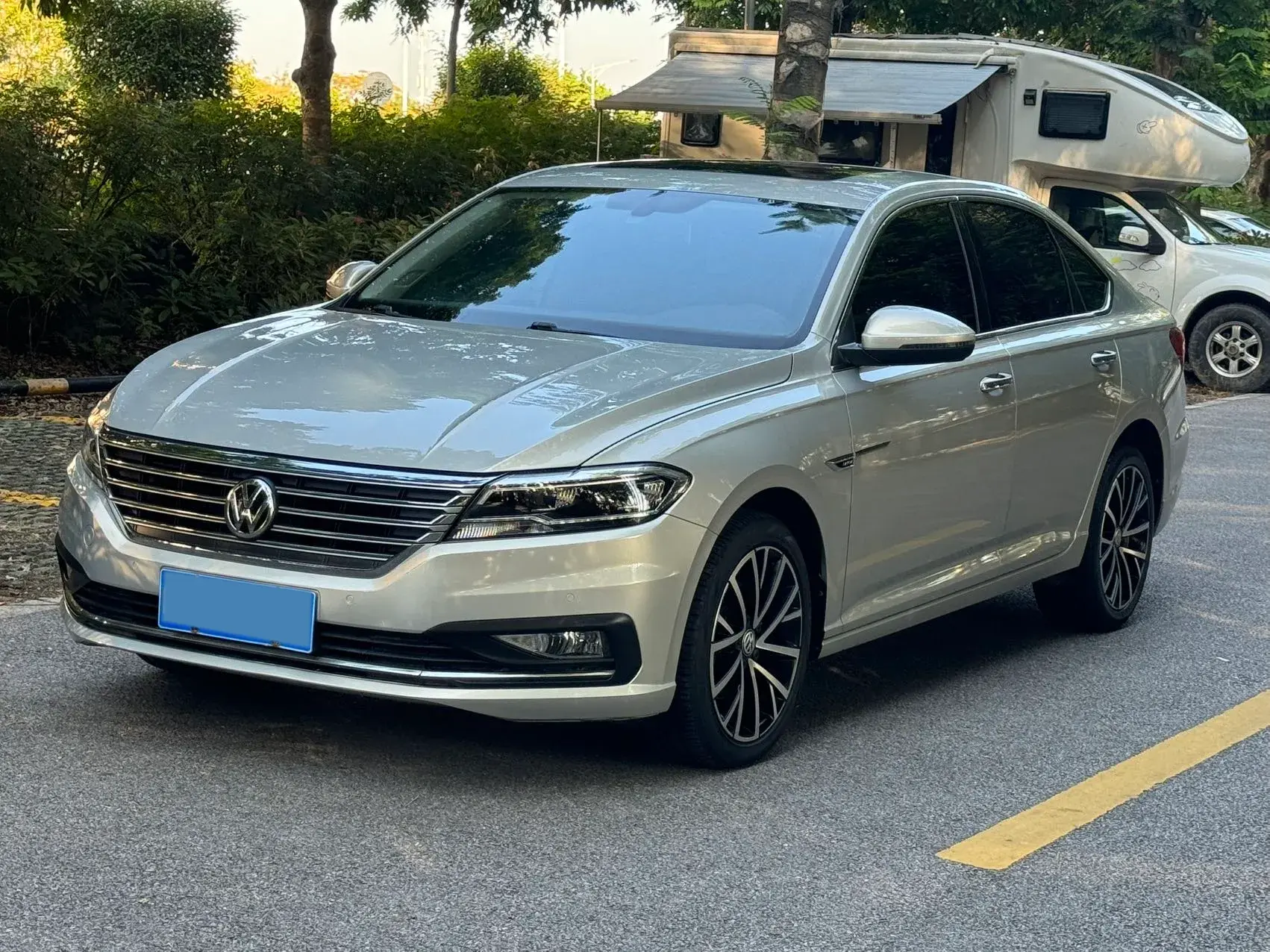 2018 VOLKSWAGEN LAVIDA view 1