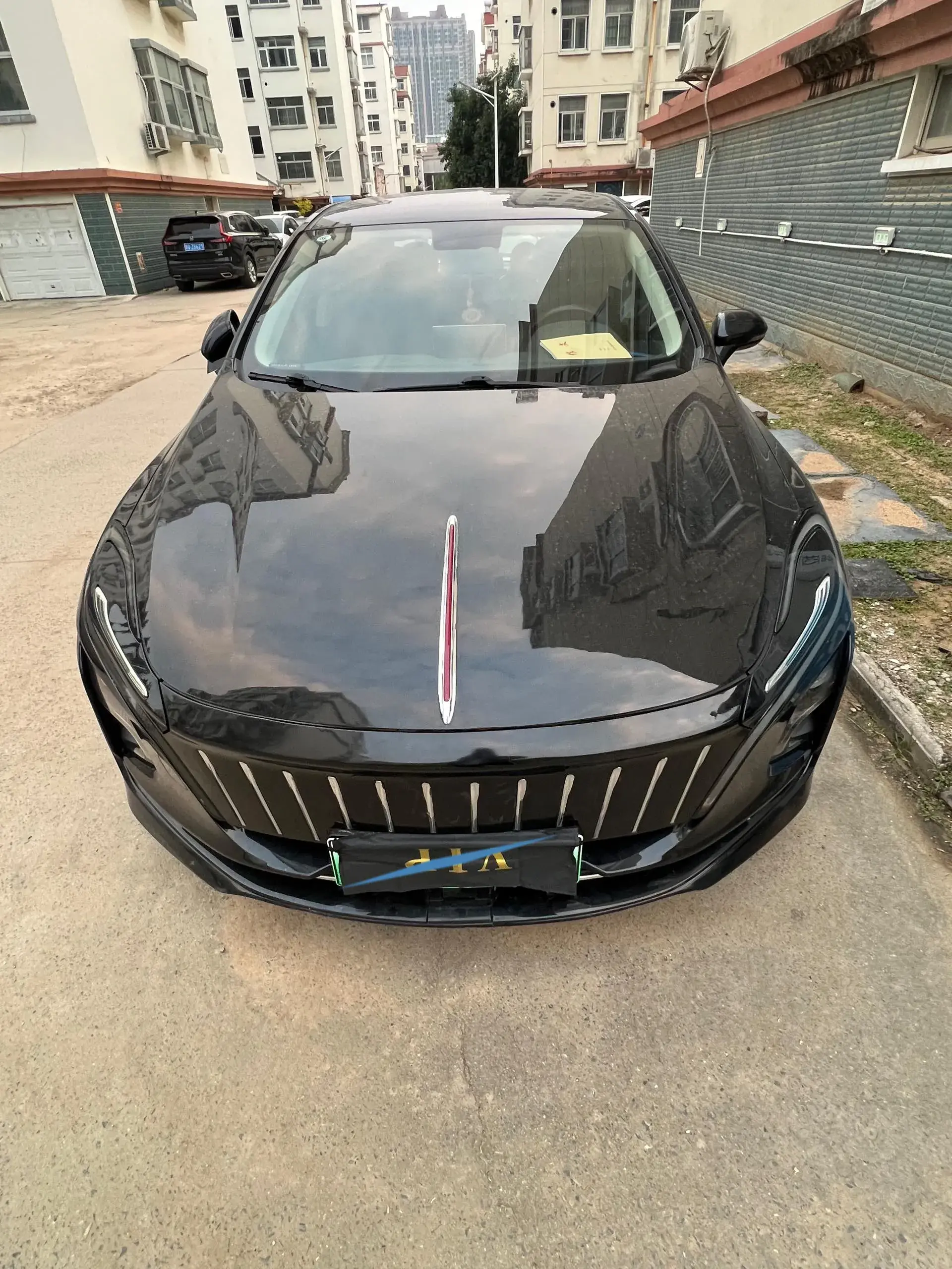 2022 HONGQI E-QM5 thumbnail 2