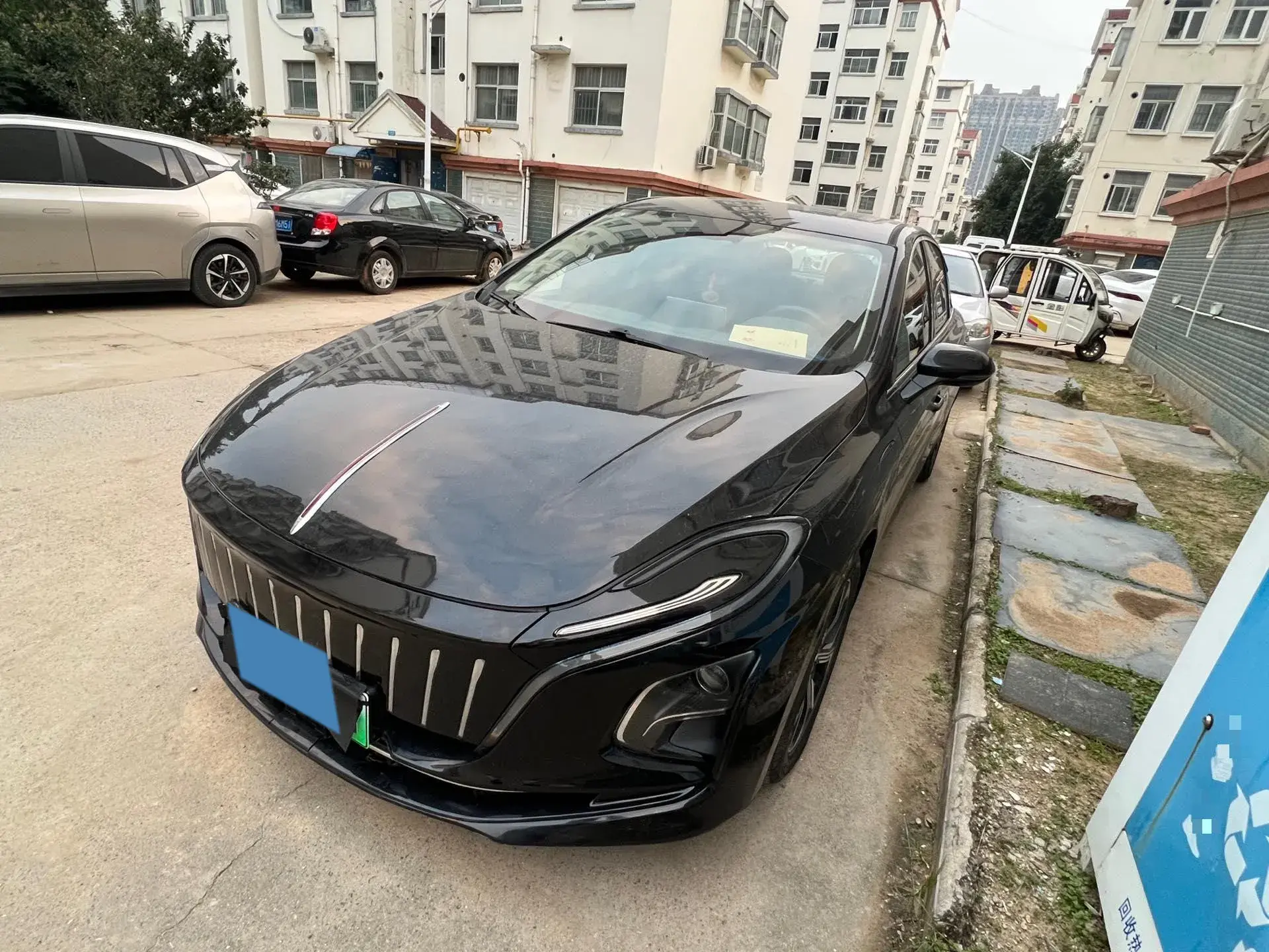 2022 HONGQI E-QM5 view 1