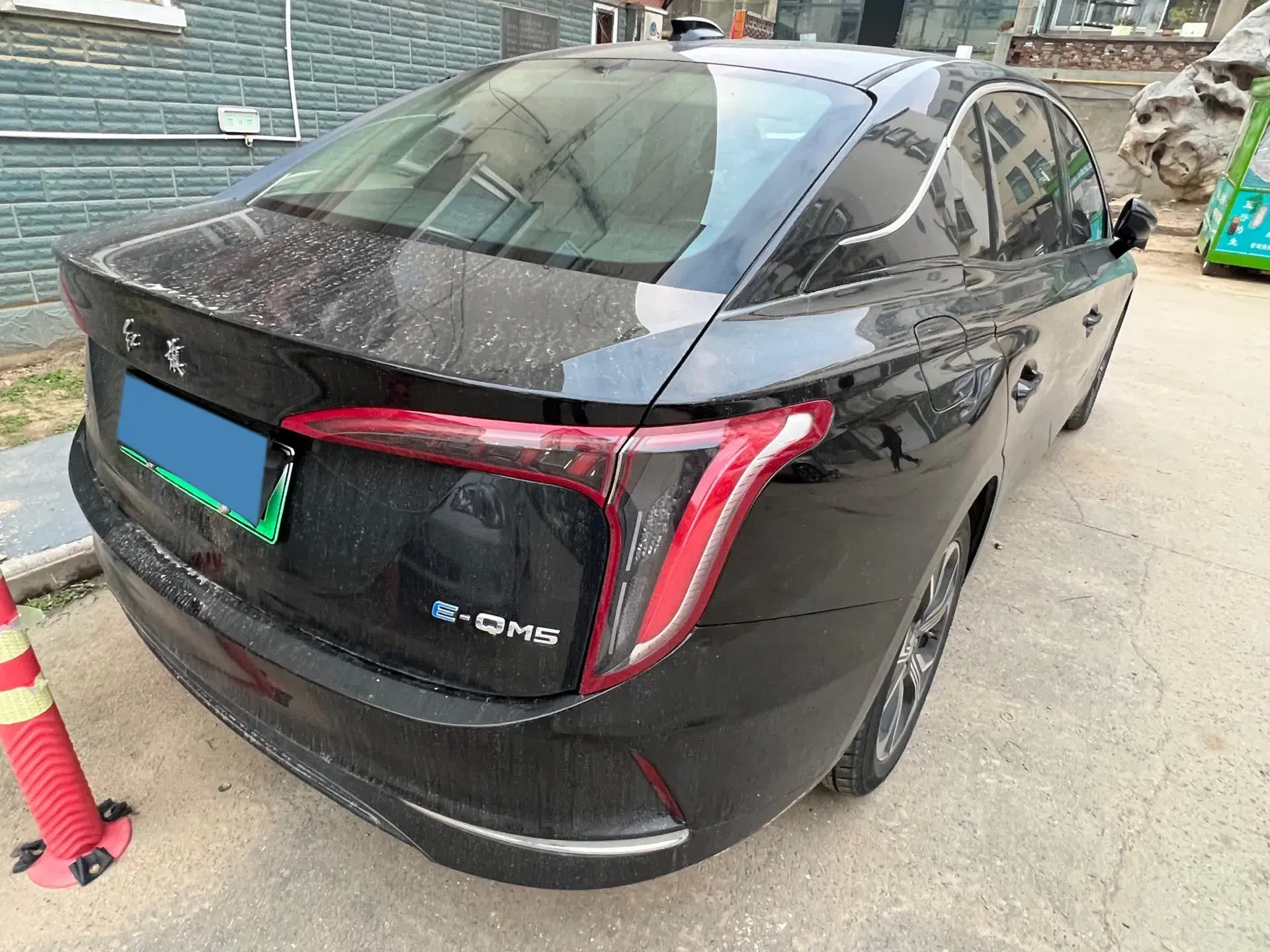 2022 HONGQI E-QM5 thumbnail 4