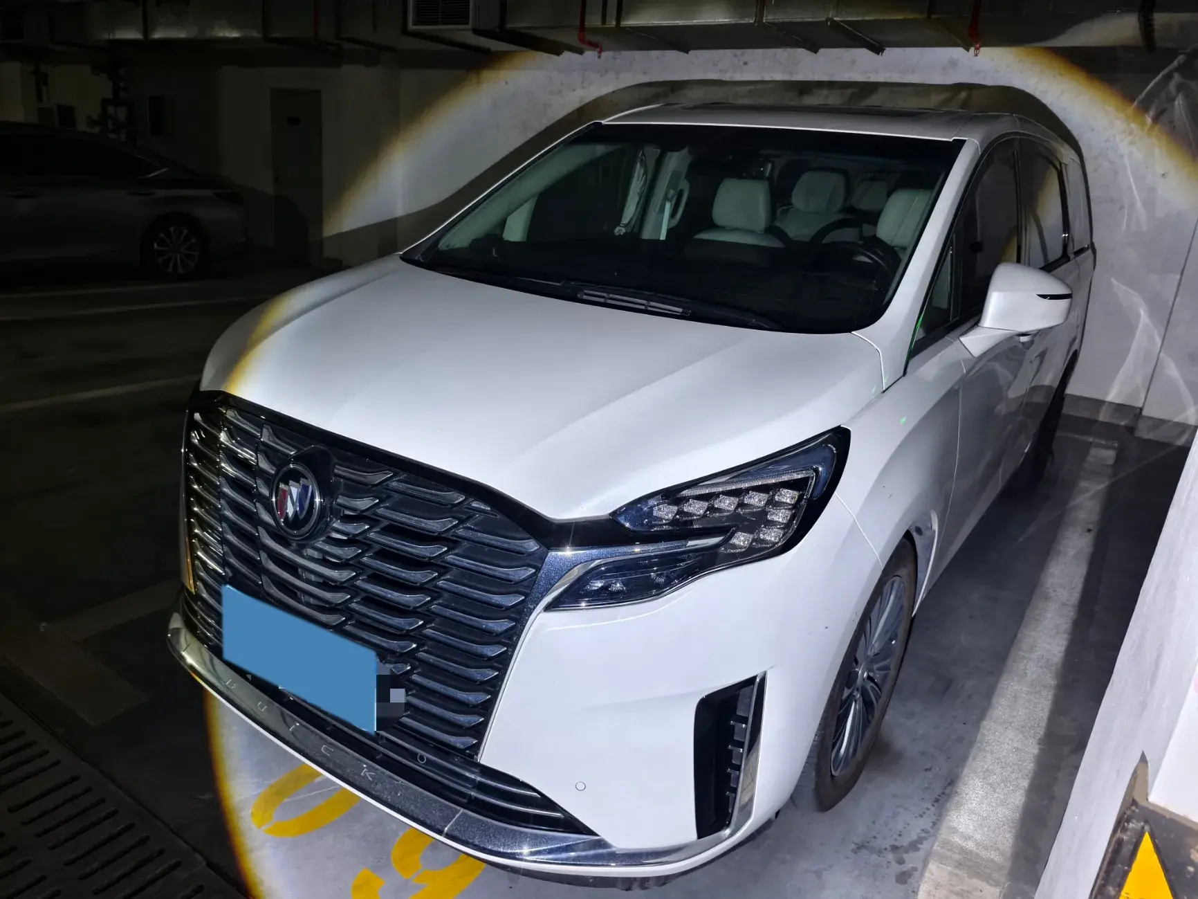 2023 BUICK GL8 view 1