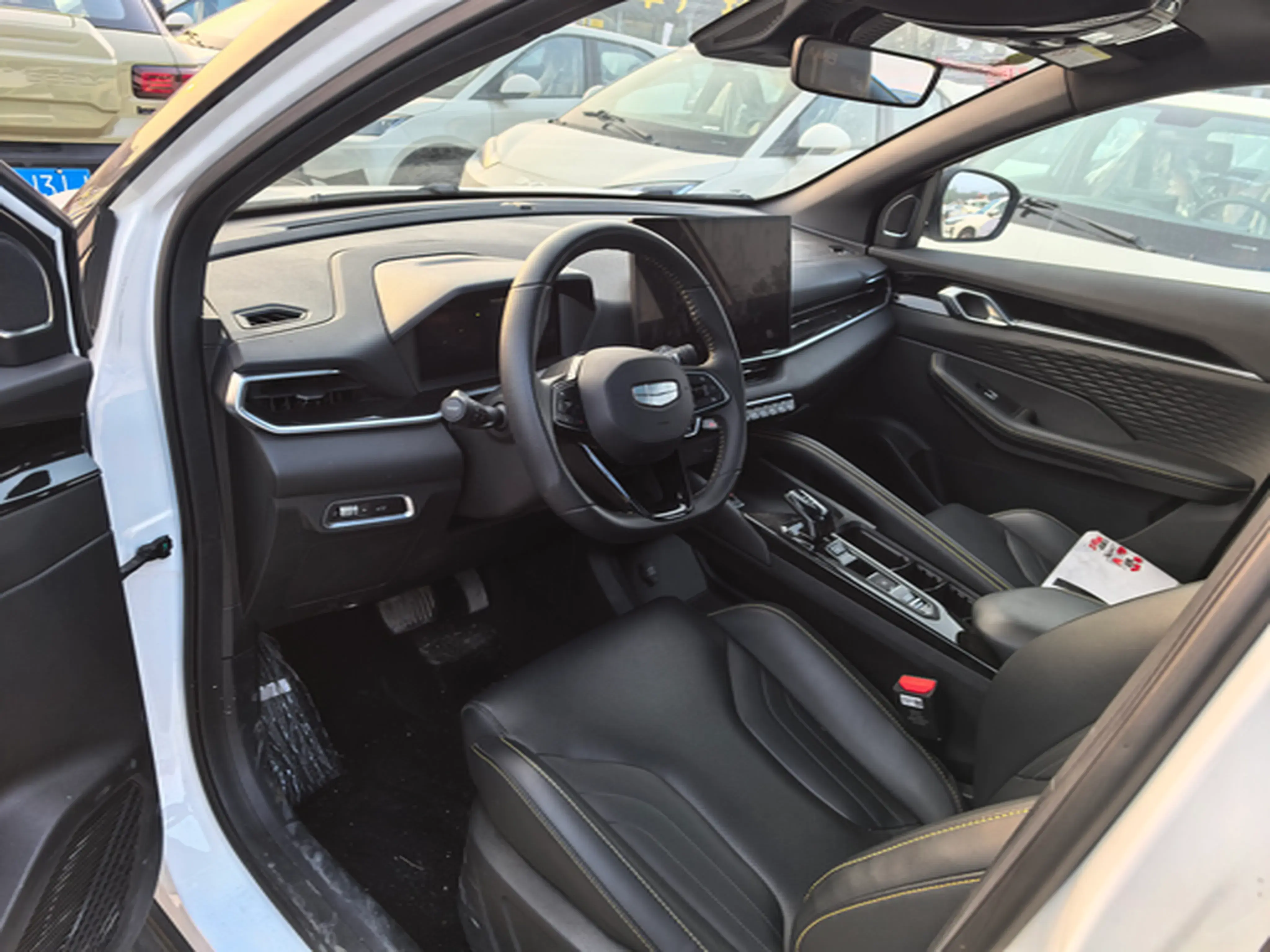 2025 GEELY COOLRAY thumbnail 4