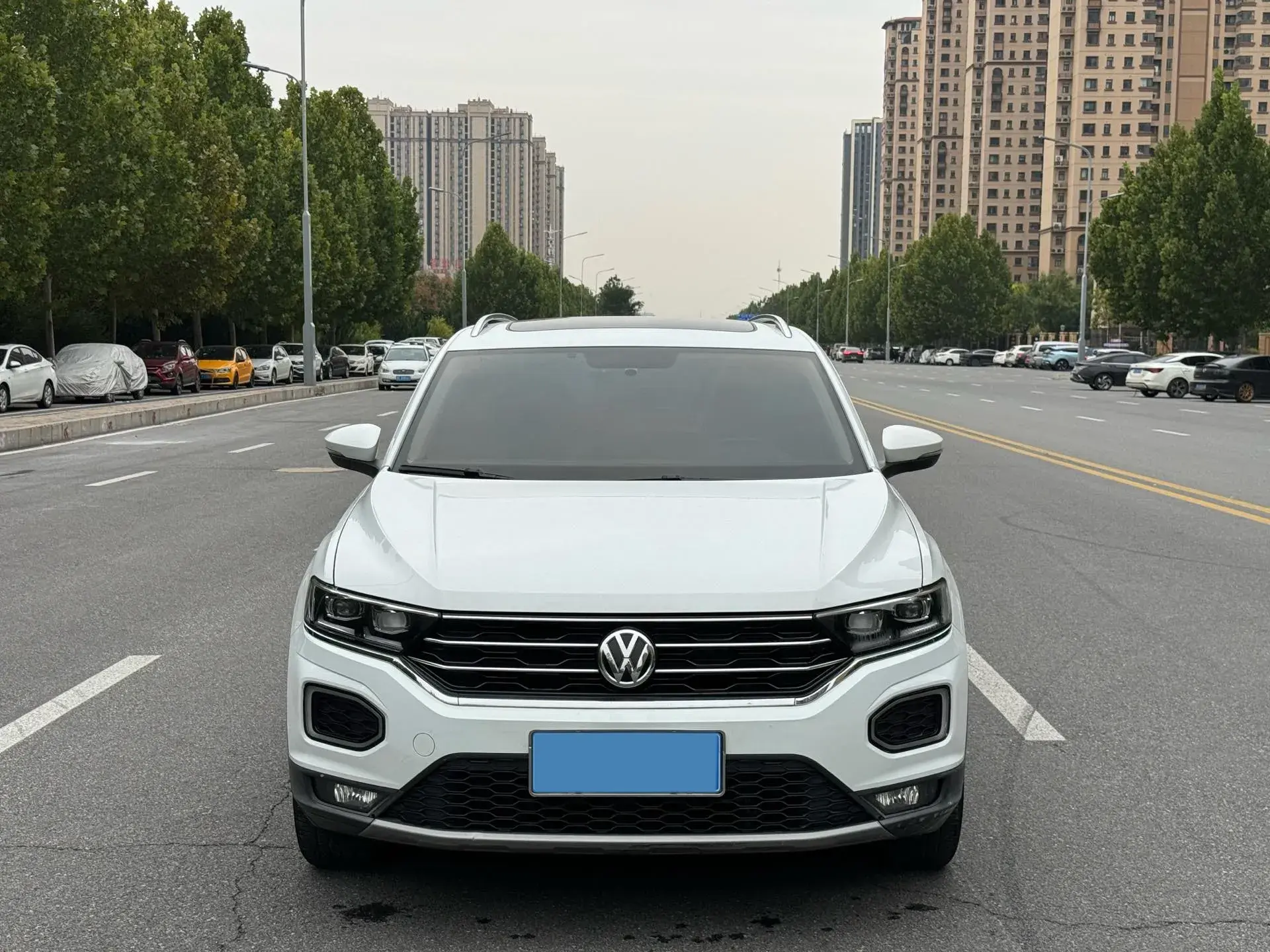 2019 VOLKSWAGEN T-ROC thumbnail 2