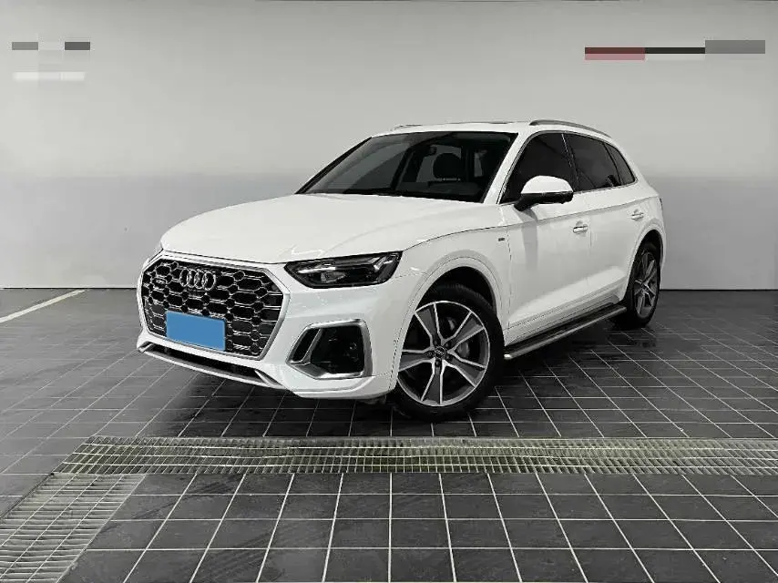 2021 AUDI Q5L view 1