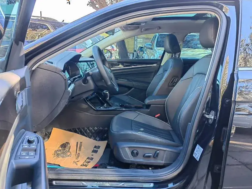 2023 VOLKSWAGEN PASSAT thumbnail 4