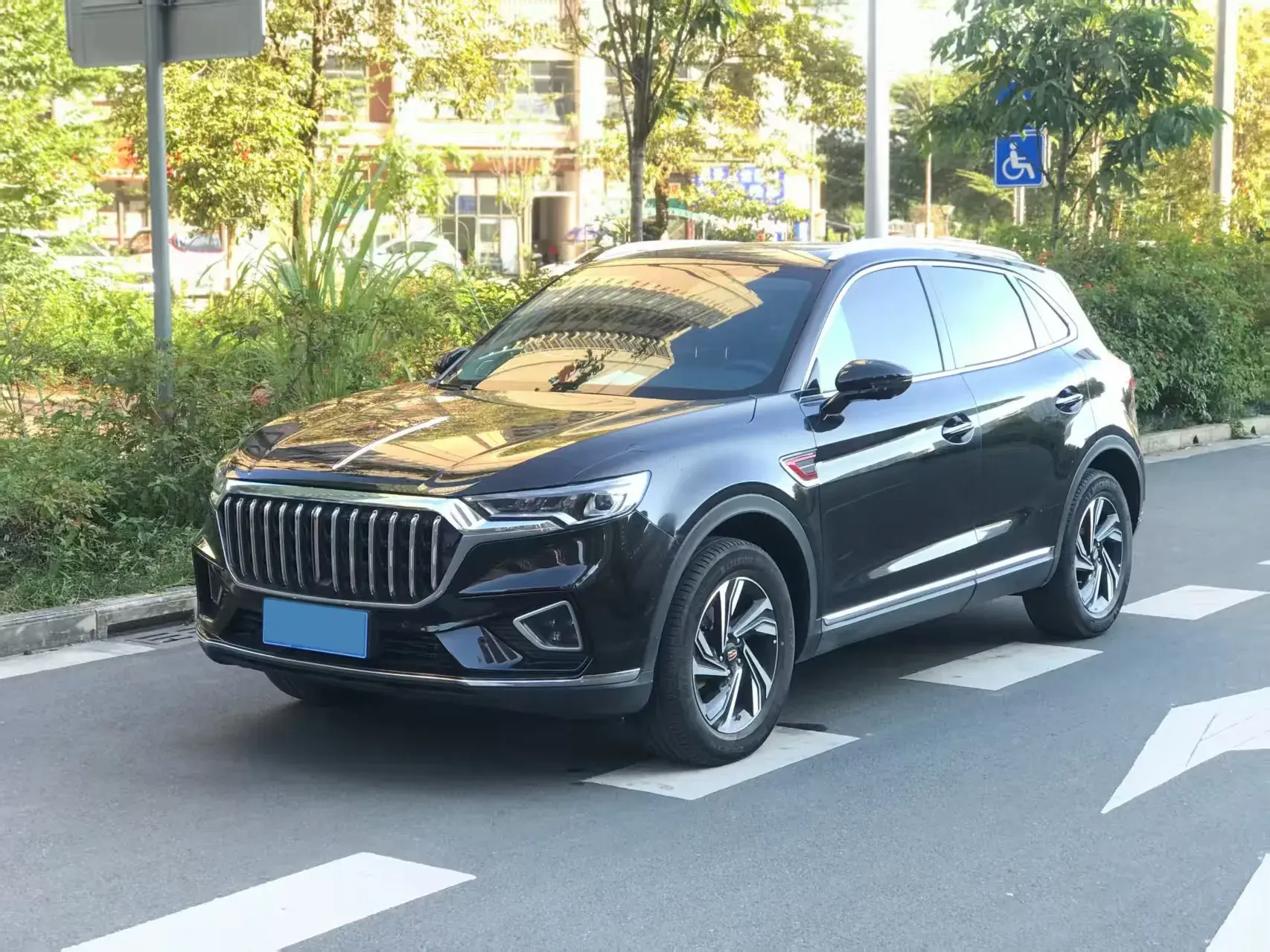 2022 HONGQI HS5 view 1