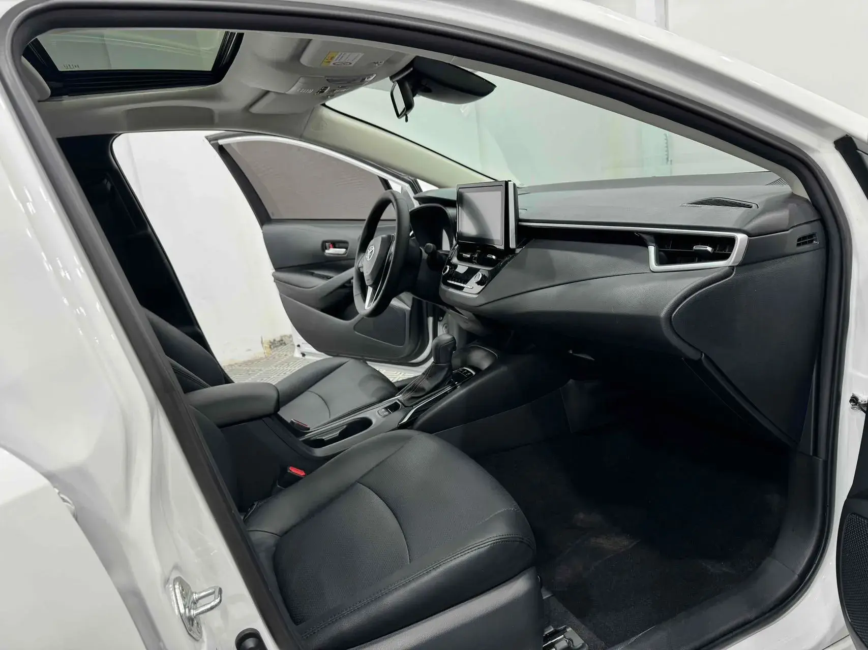 2021 TOYOTA COROLLA thumbnail 4