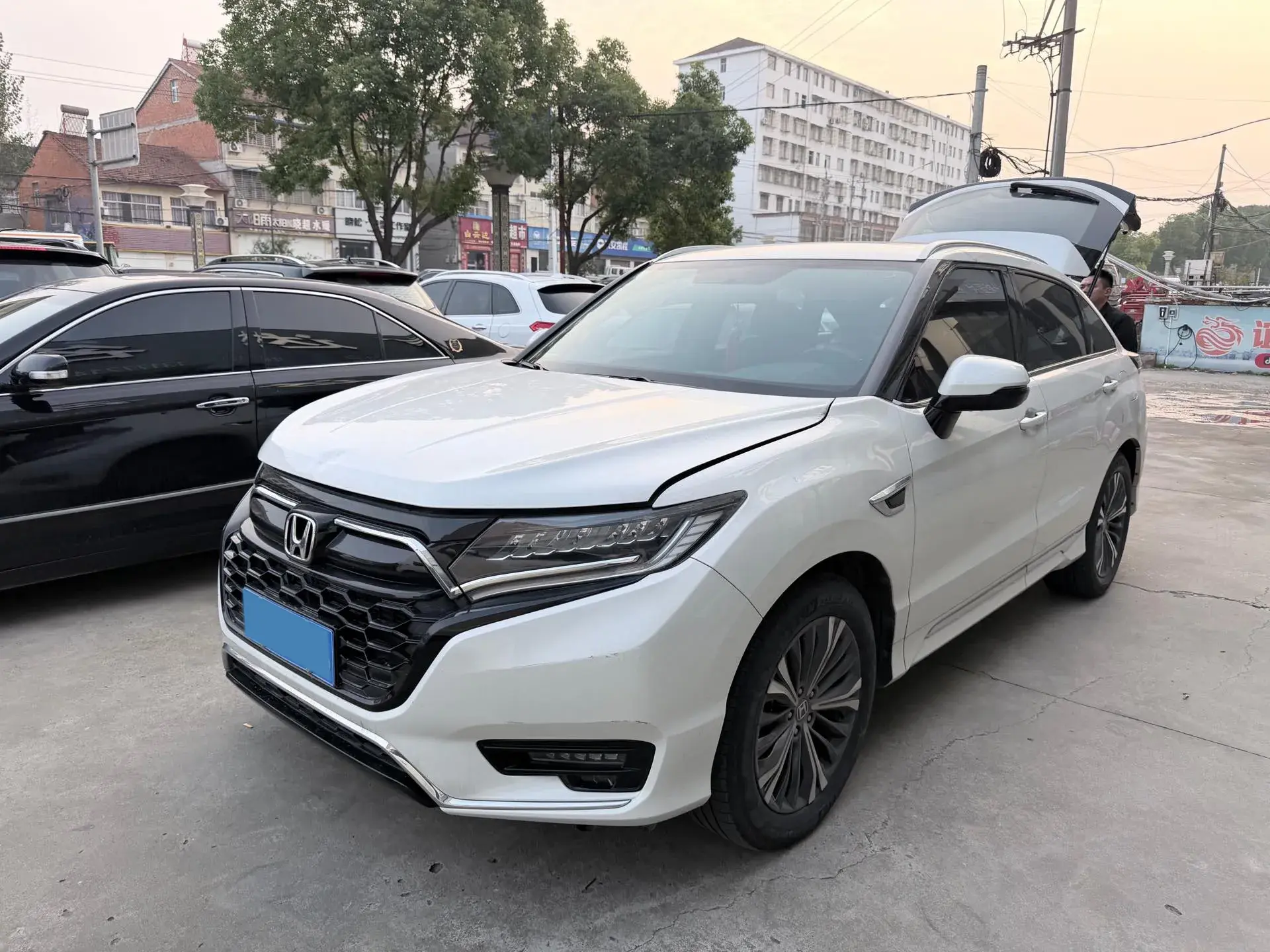 2020 HONDA UR-V view 1