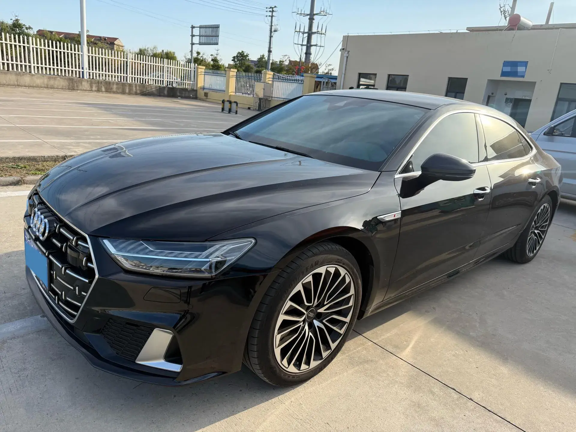 2024 AUDI A7L view 1