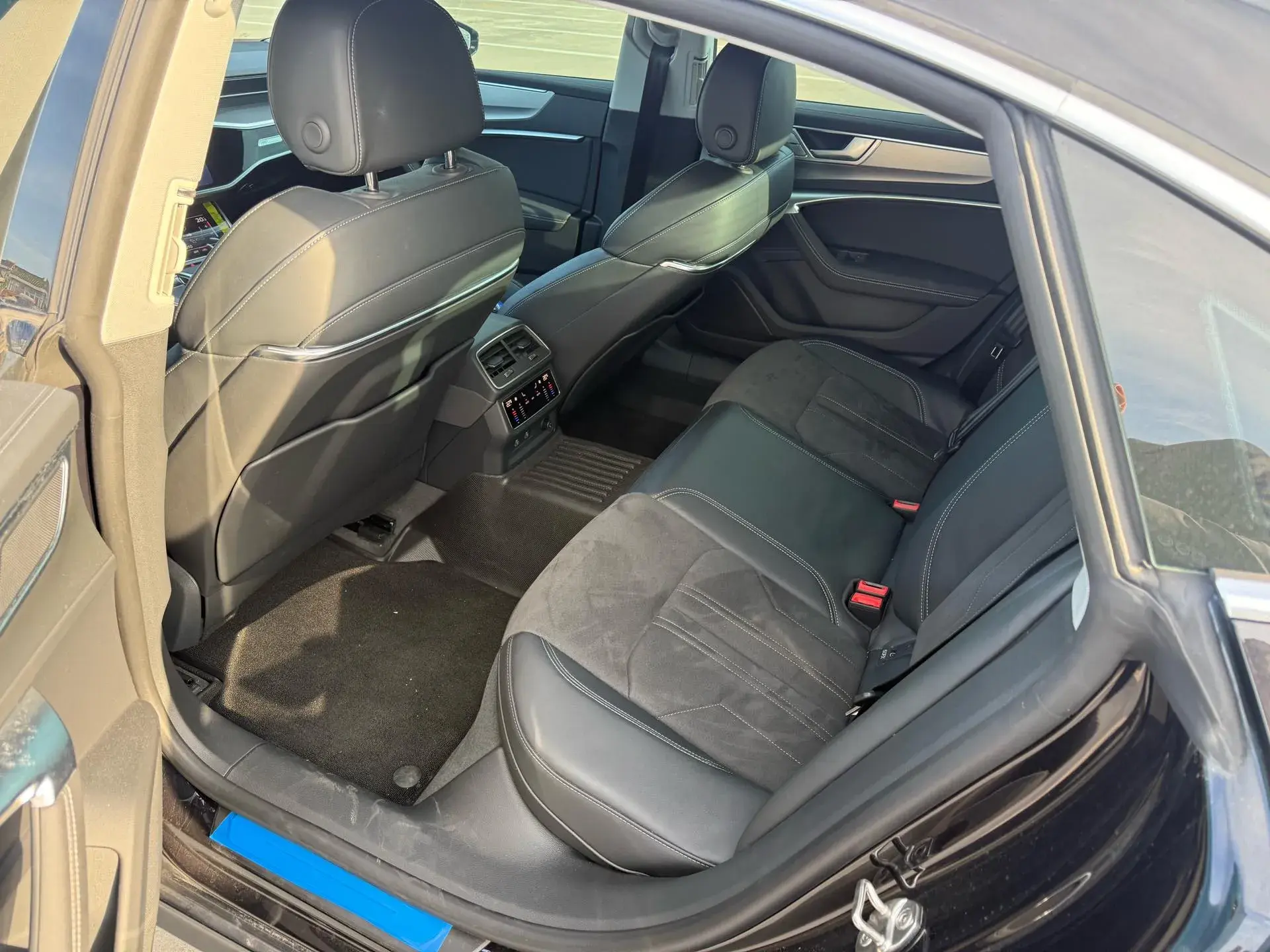 2024 AUDI A7L thumbnail 3