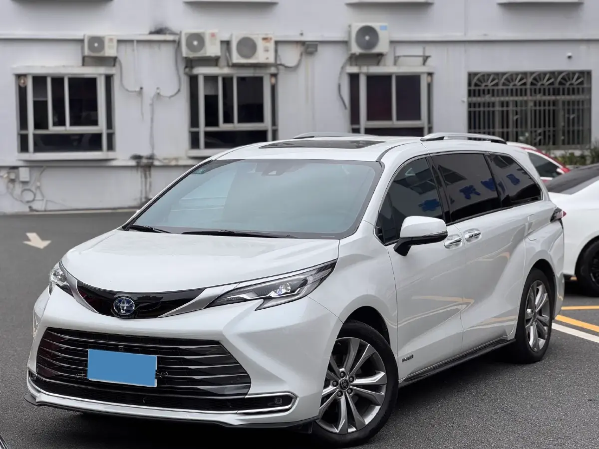 2023 Toyota Sienna 2.5L 189HP L4 E-CVT Hybrid