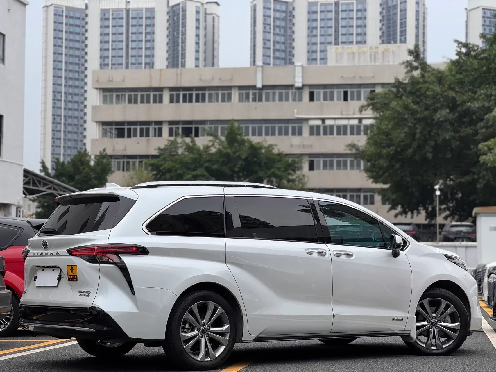 2023 TOYOTA SIENNA thumbnail 4