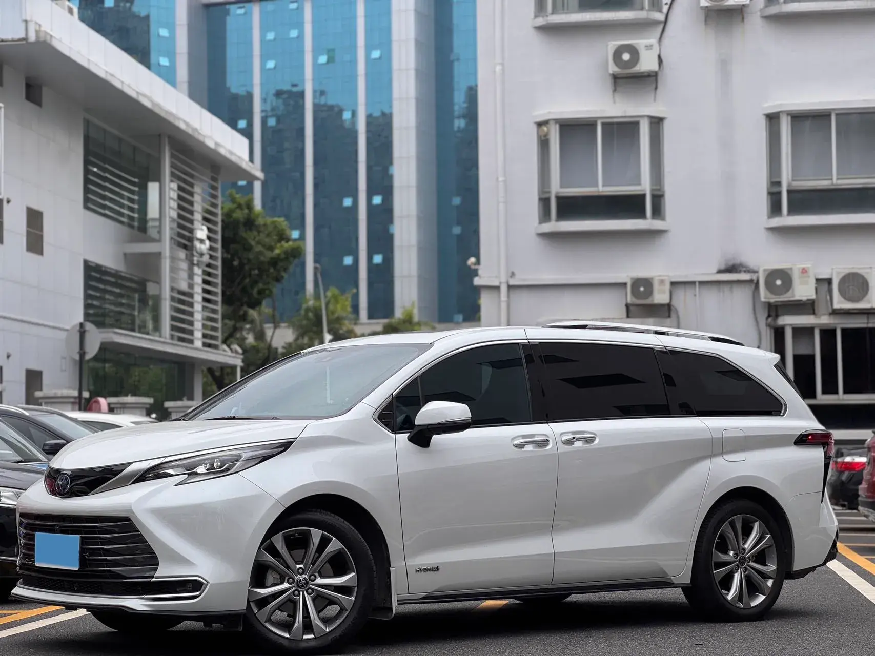 2023 TOYOTA SIENNA thumbnail 2