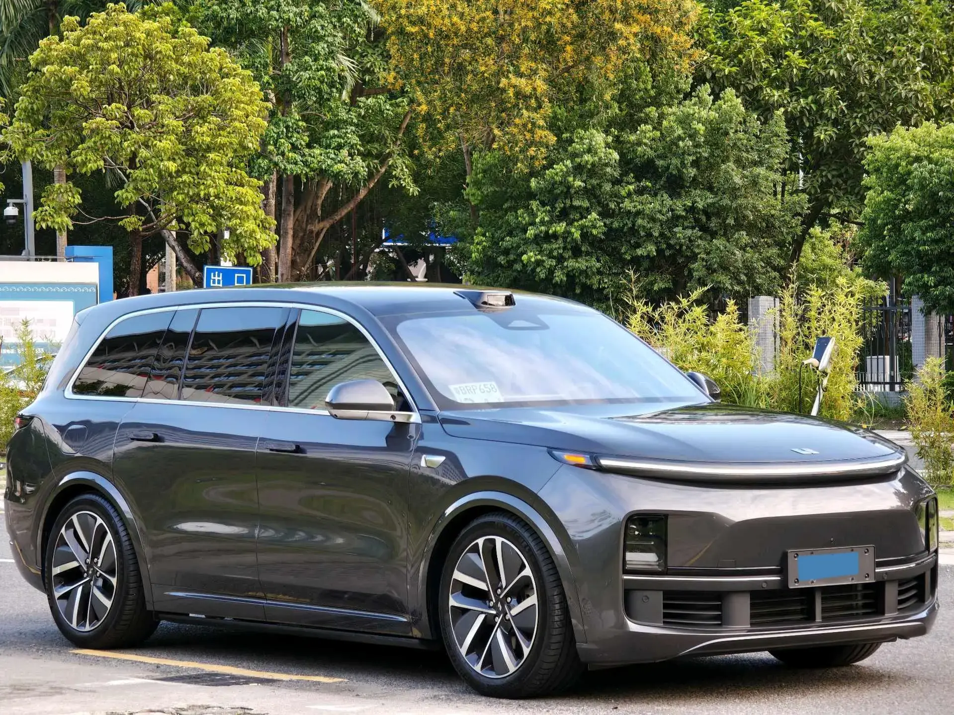 2024 LI L9 thumbnail 3