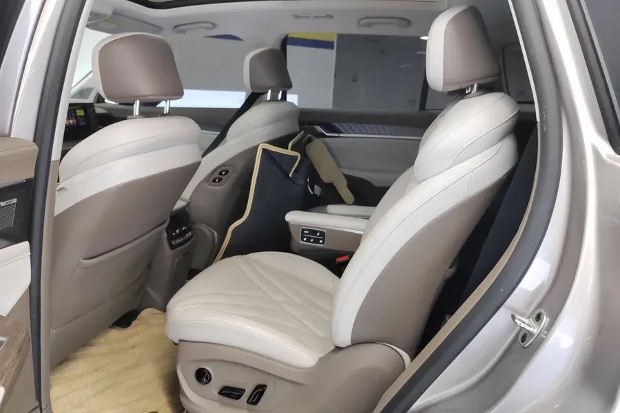 2023 Roewe RX9 2.0T 242HP L4 9AT,autocango,china used car exporter,china ev exporter,chinese used car exporter,chinese used ev exporter