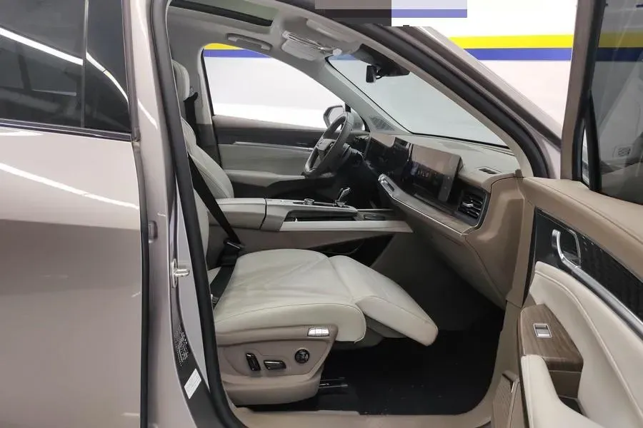 2023 Roewe RX9 2.0T 242HP L4 9AT,autocango,china used car exporter,china ev exporter,chinese used car exporter,chinese used ev exporter