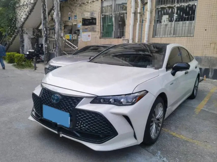 2019 TOYOTA AVALON view 1
