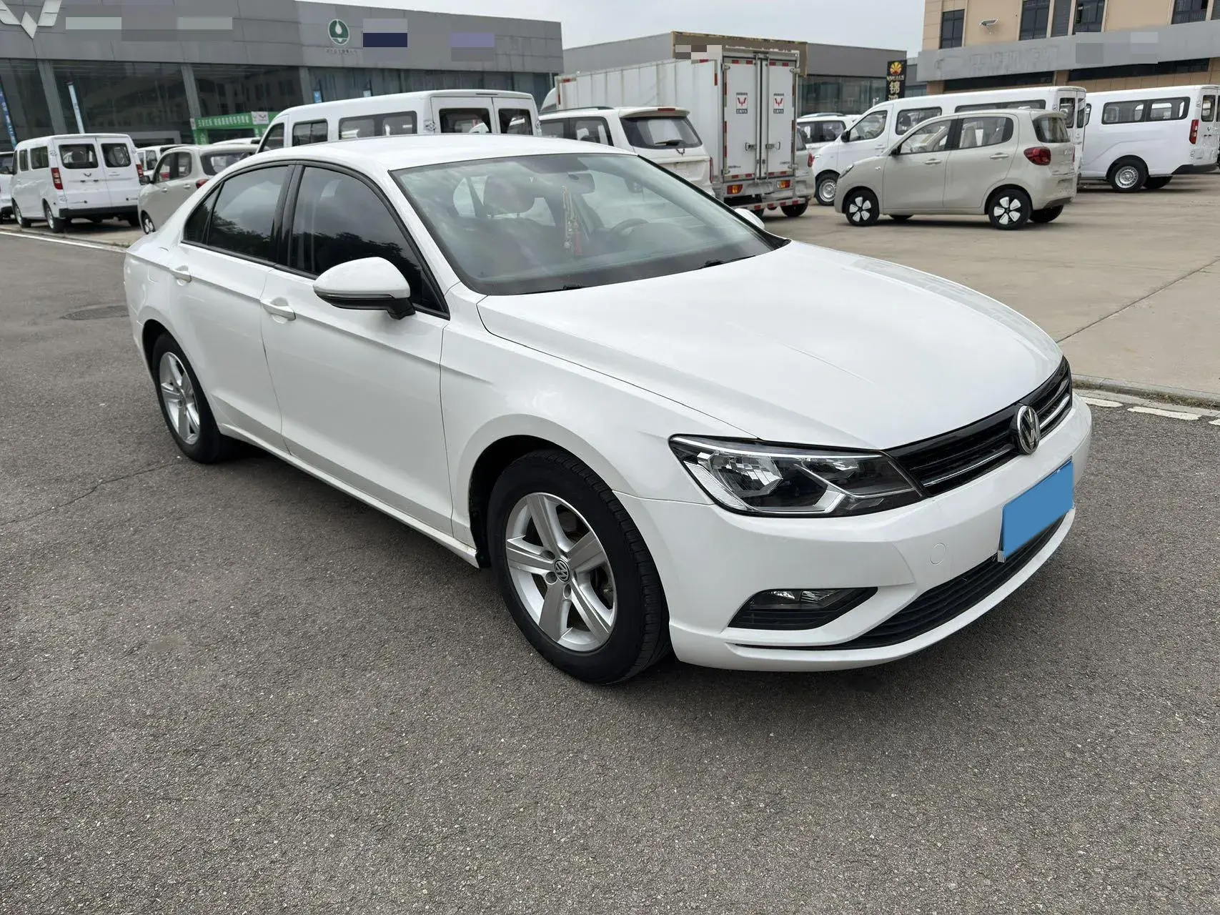 2018 VOLKSWAGEN LAMANDO thumbnail 3