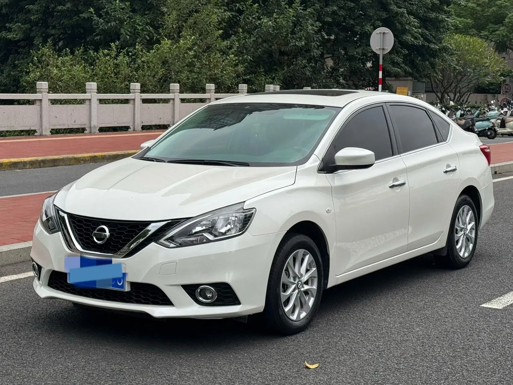 2019 NISSAN SYLPHY view 1