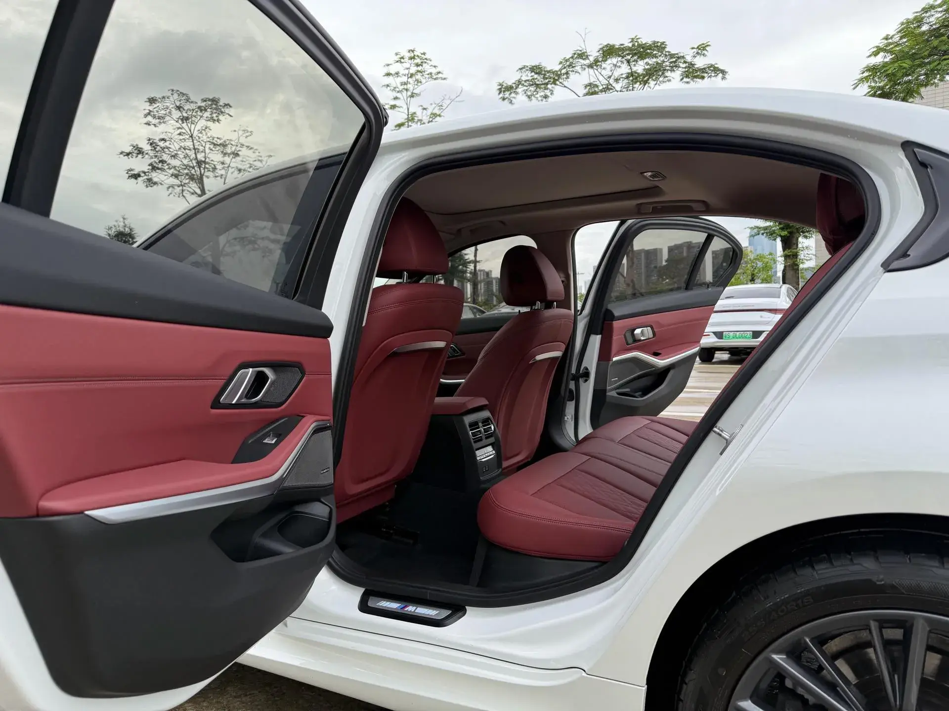 2024 BMW 3 thumbnail 4