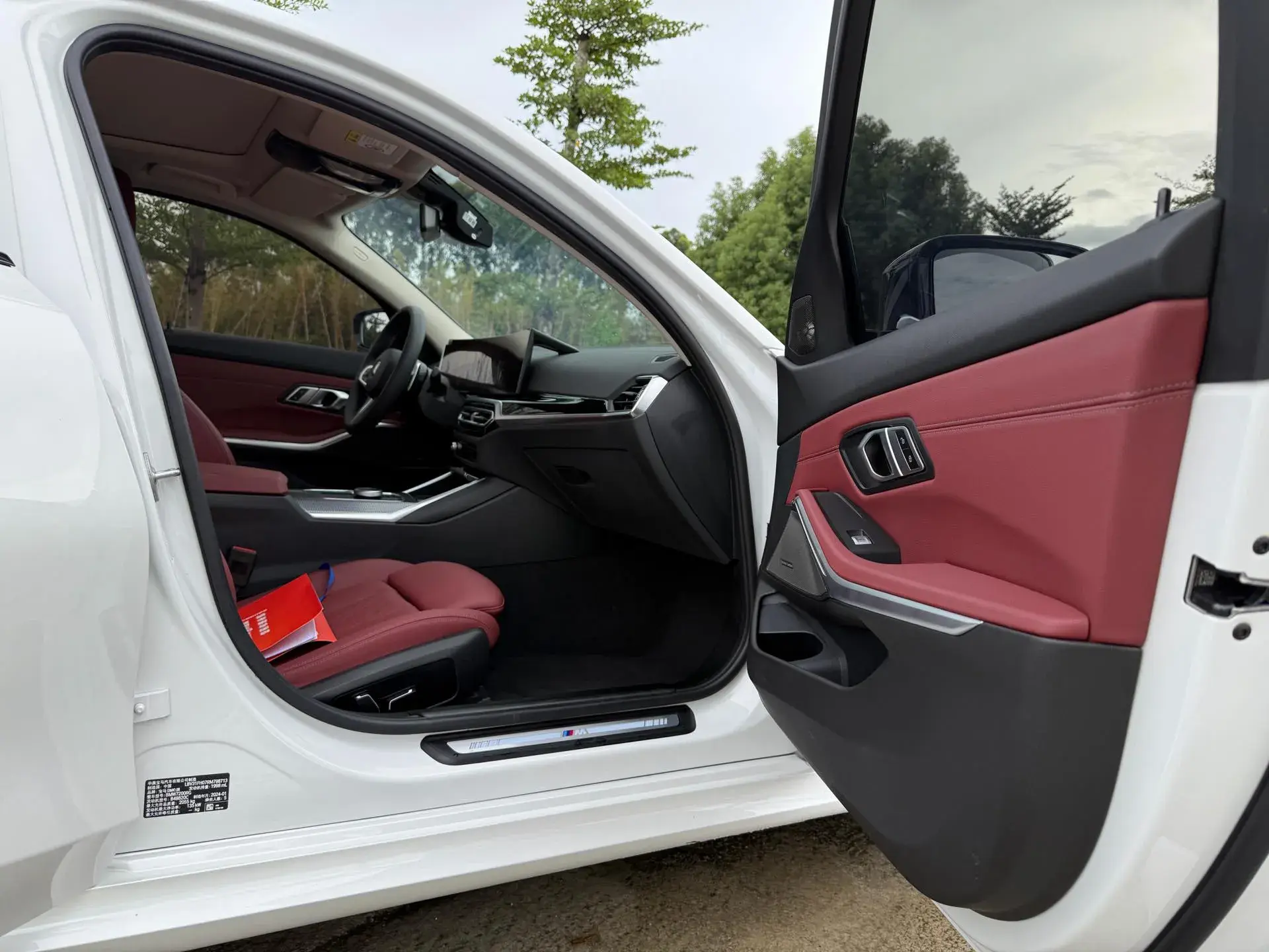 2024 BMW 3 thumbnail 3