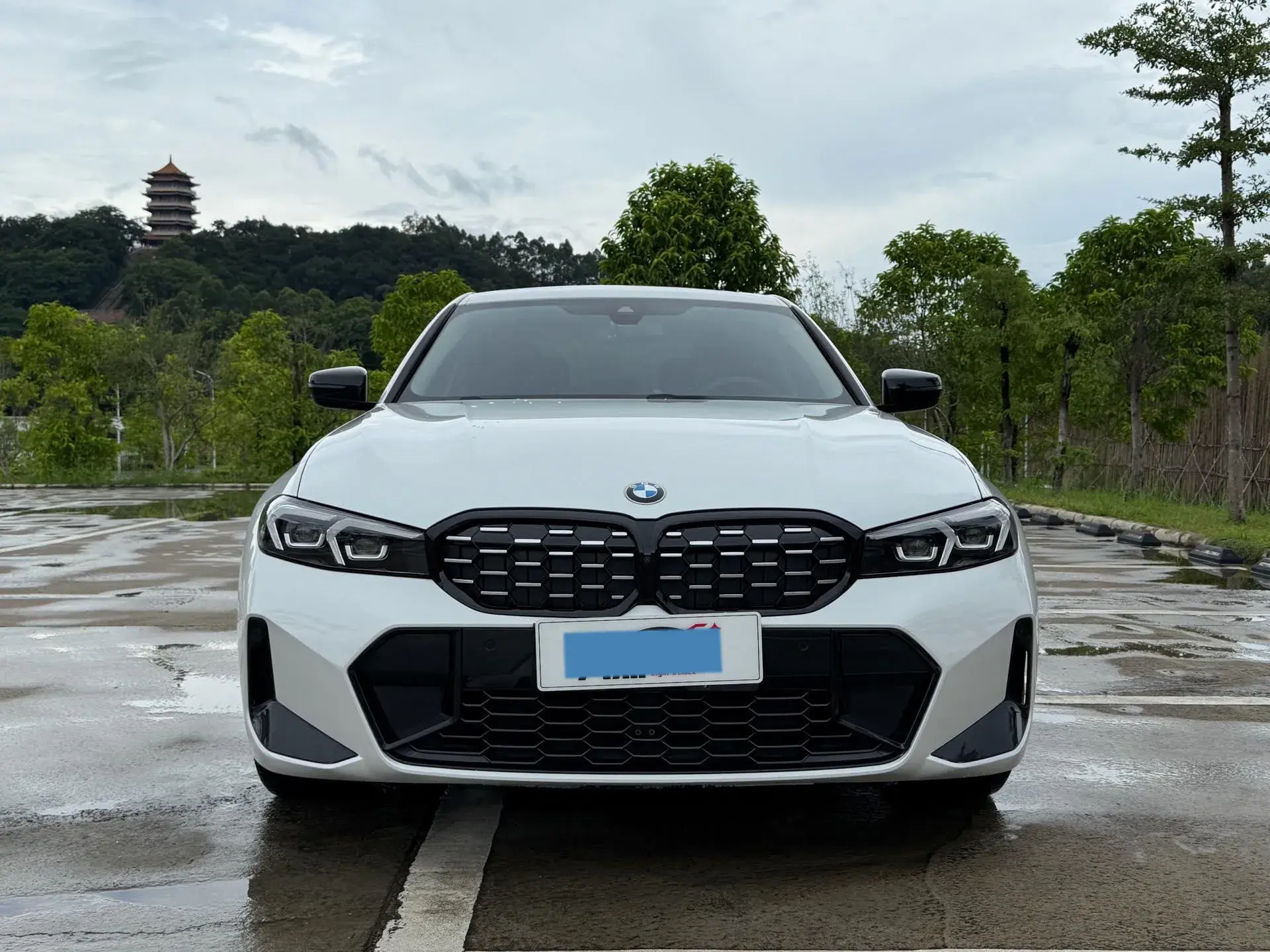 2024 BMW 3 thumbnail 2