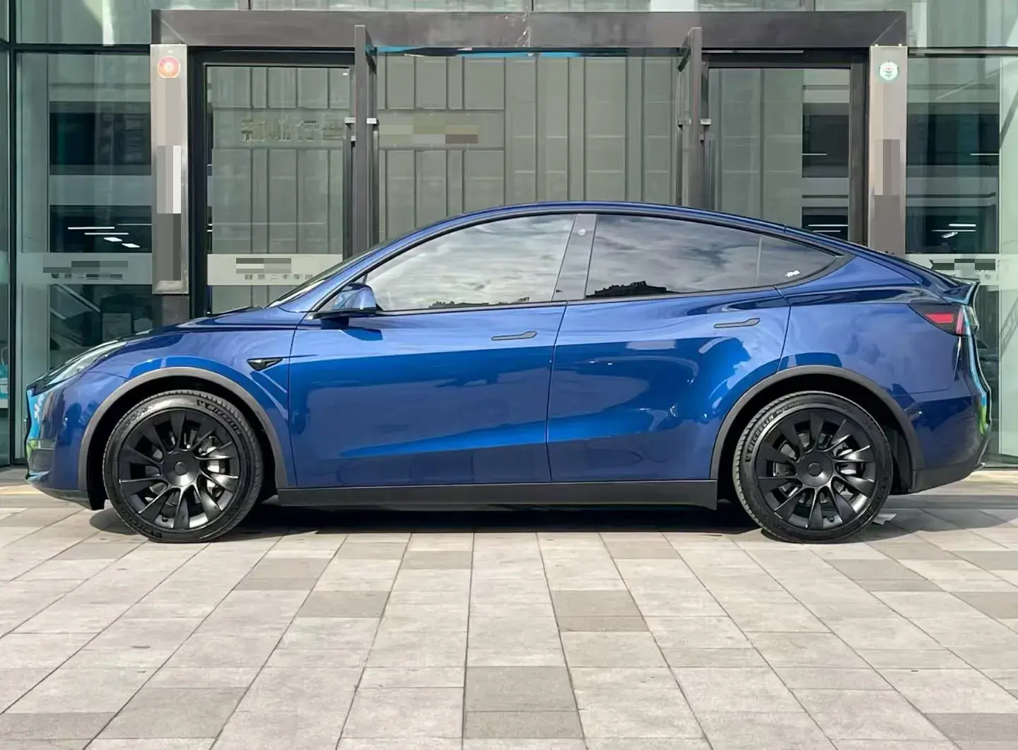 2021 TESLA MODEL thumbnail 2