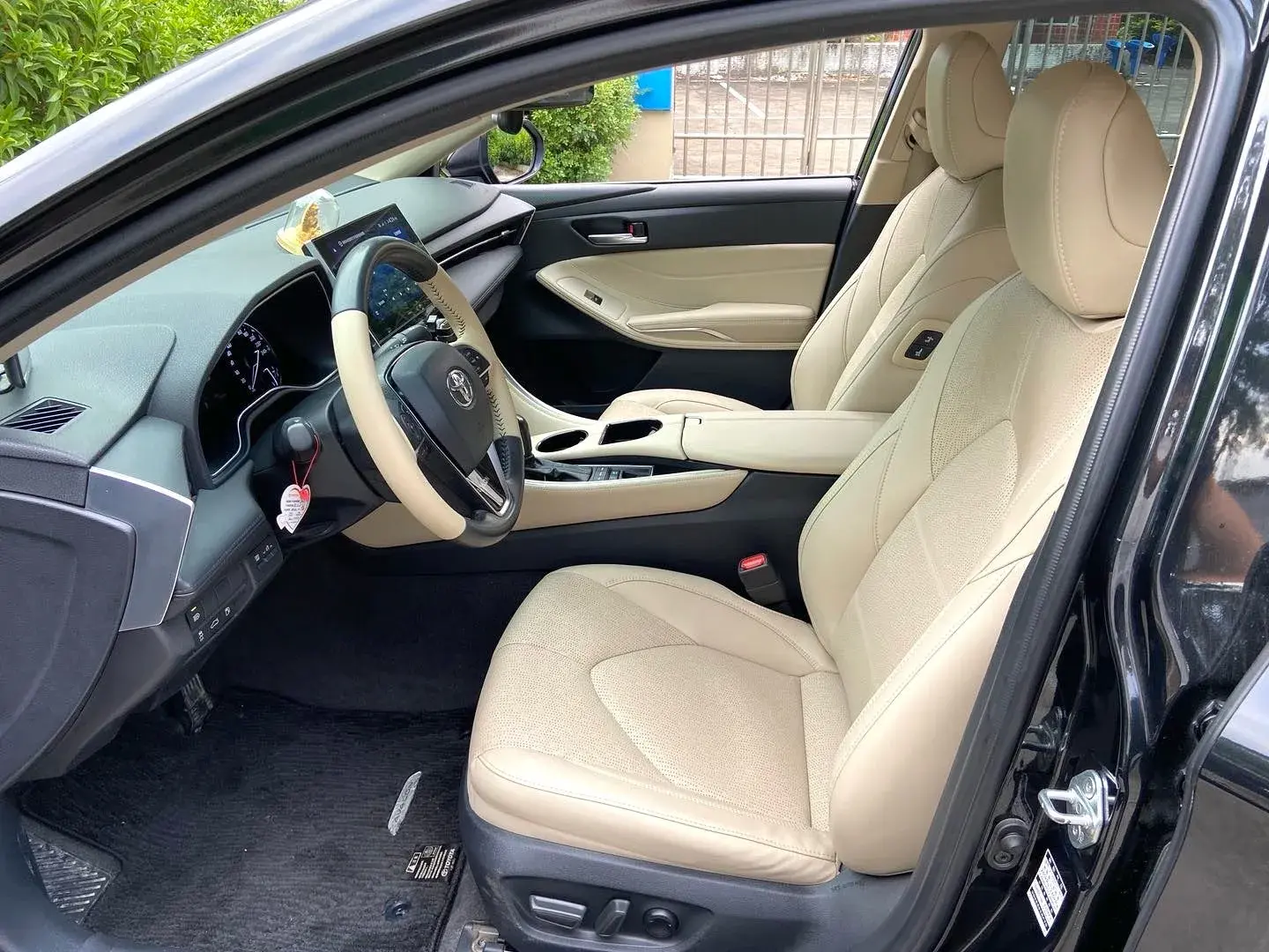 2022 TOYOTA AVALON thumbnail 3