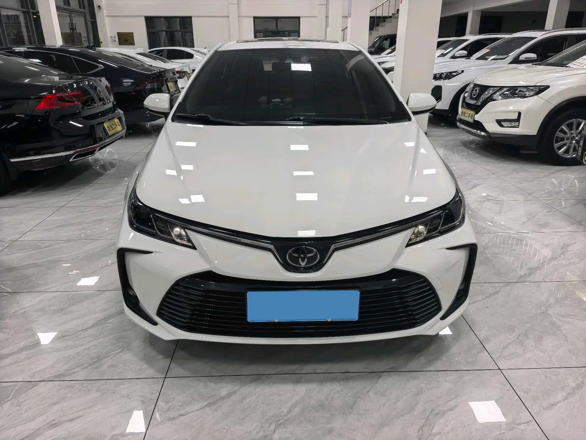 2019 TOYOTA COROLLA thumbnail 3