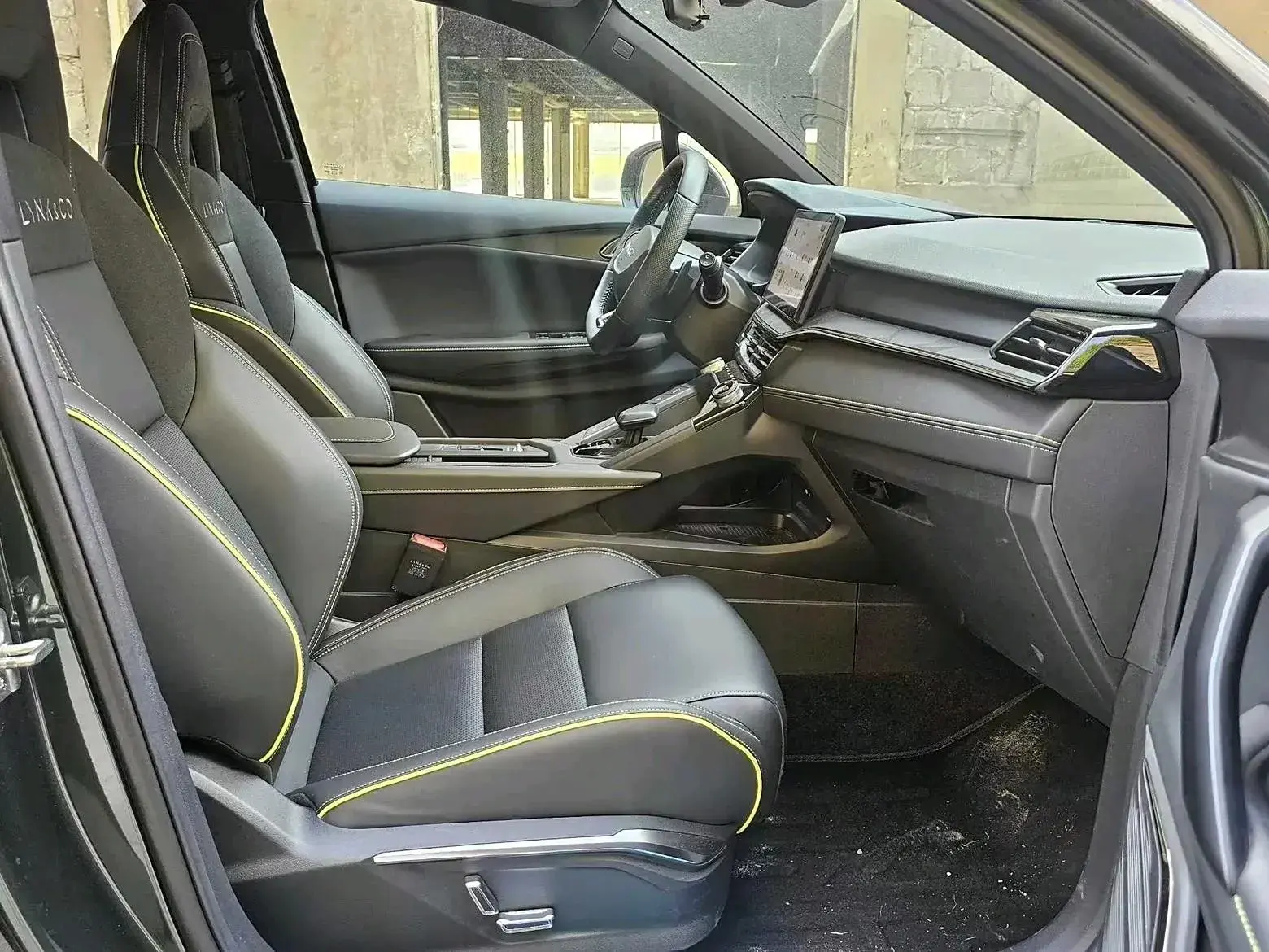 2023 LYNK&CO 06 thumbnail 4