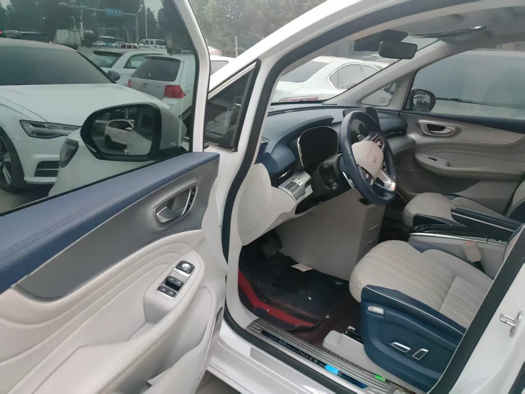 2021 ROEWE IMAX8 thumbnail 4