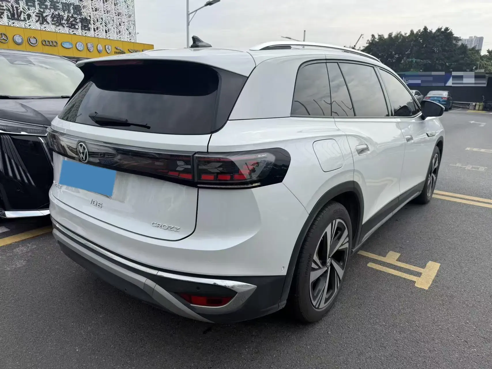 2022 VOLKSWAGEN ID.6 thumbnail 3