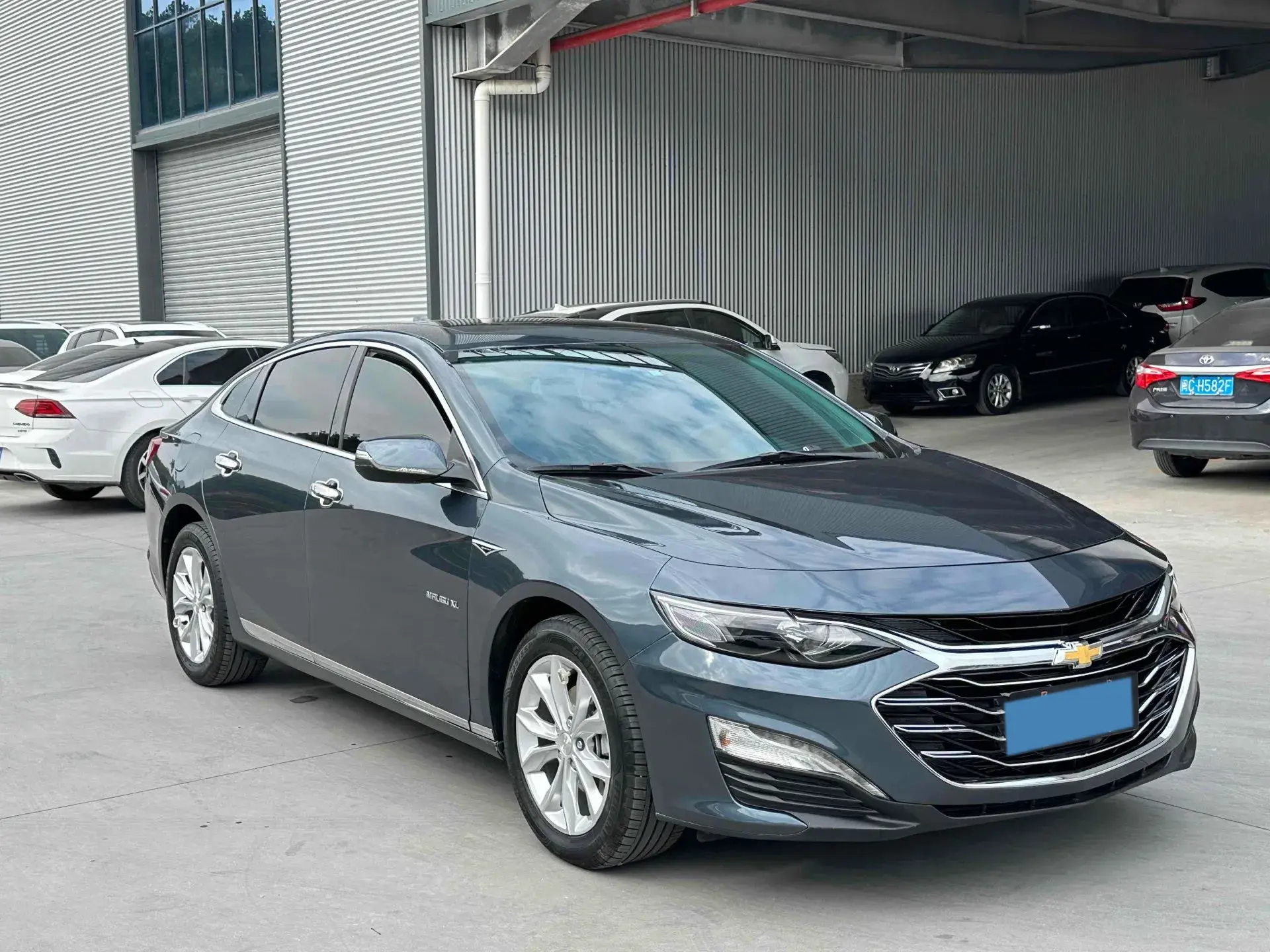 2023 CHEVROLET MALIBU thumbnail 3