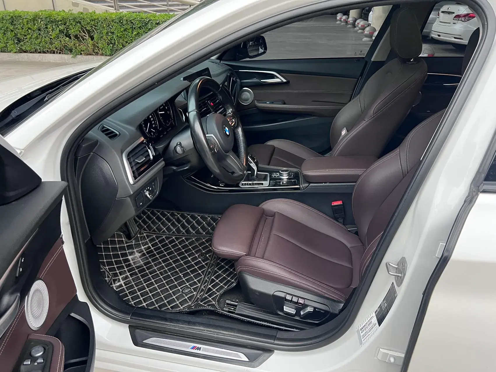 2021 BMW 1 thumbnail 4