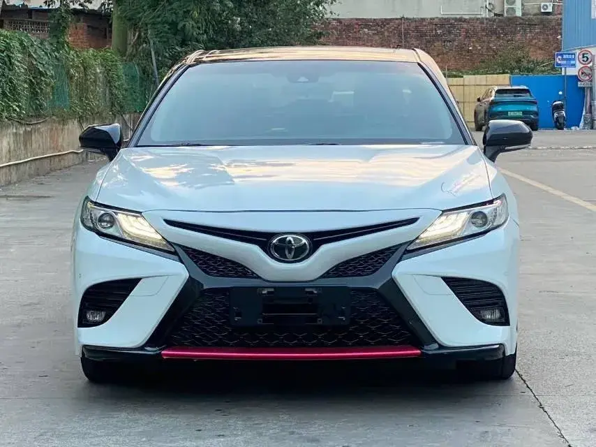 2018 TOYOTA CAMRY thumbnail 2