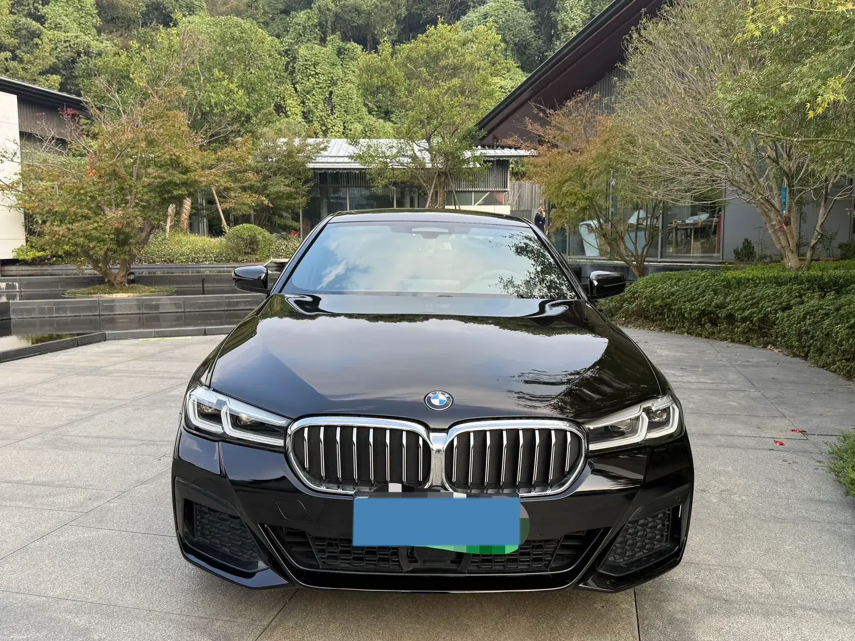 2021 BMW 5 thumbnail 2