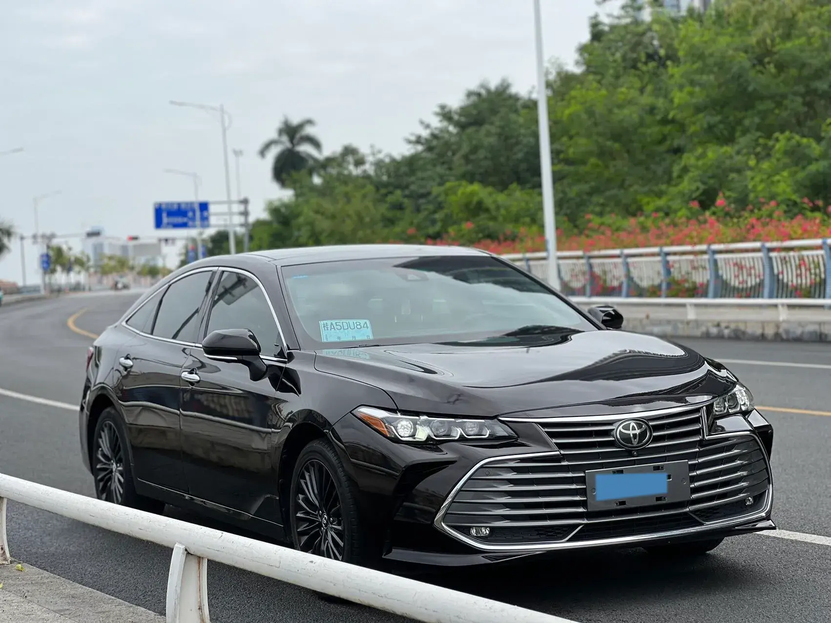 2019 TOYOTA AVALON thumbnail 3