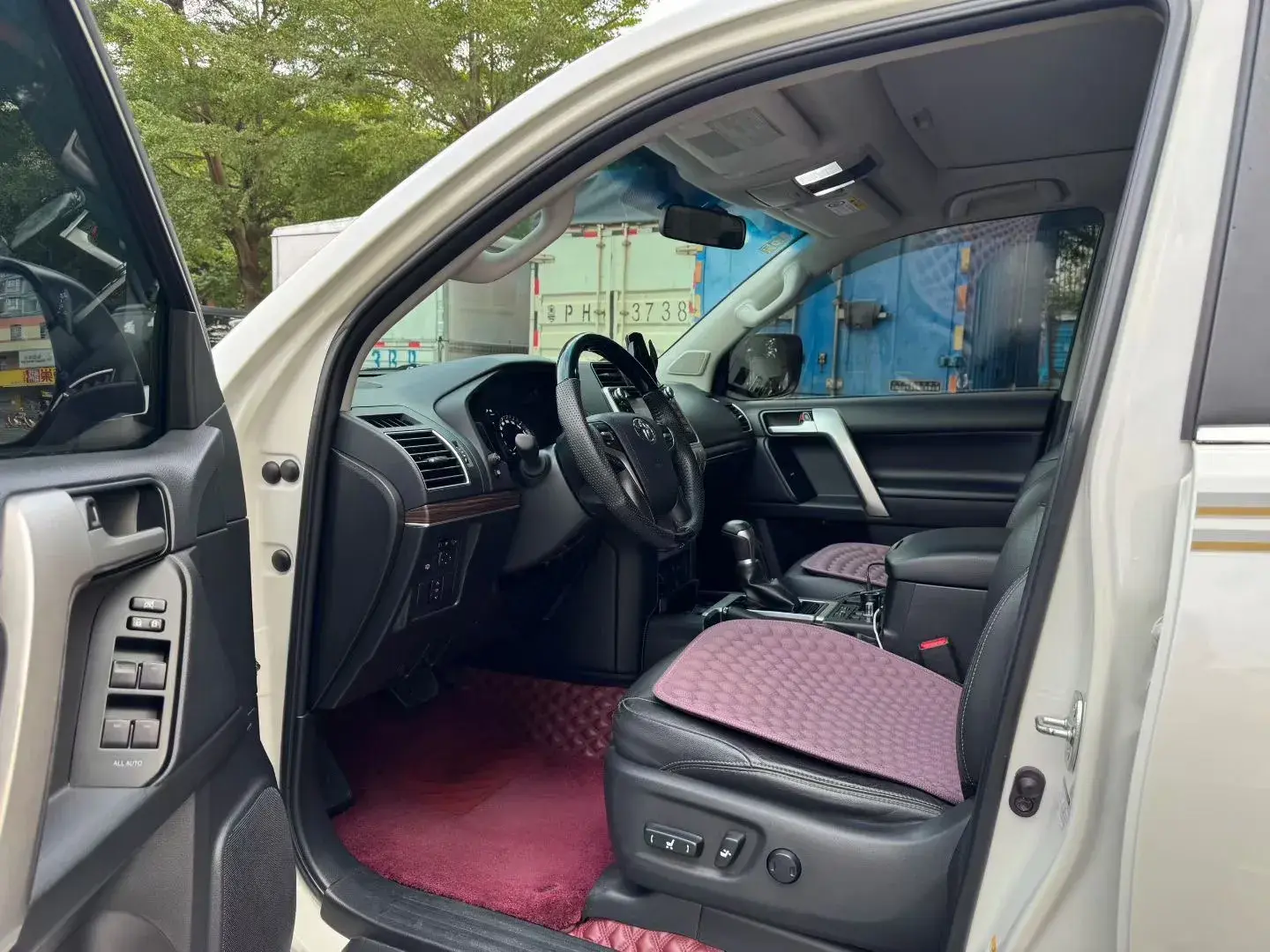 2019 TOYOTA LAND thumbnail 4