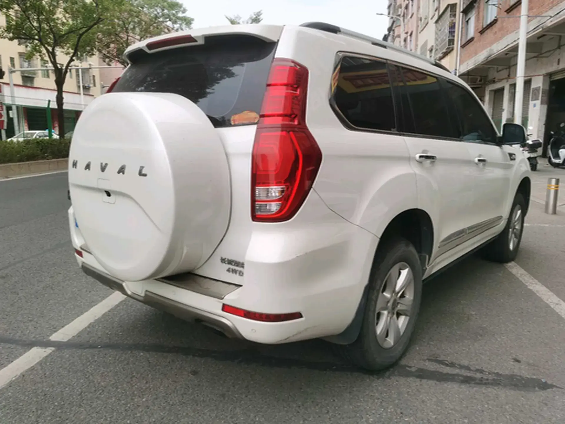 2017 HAVAL H9 thumbnail 4