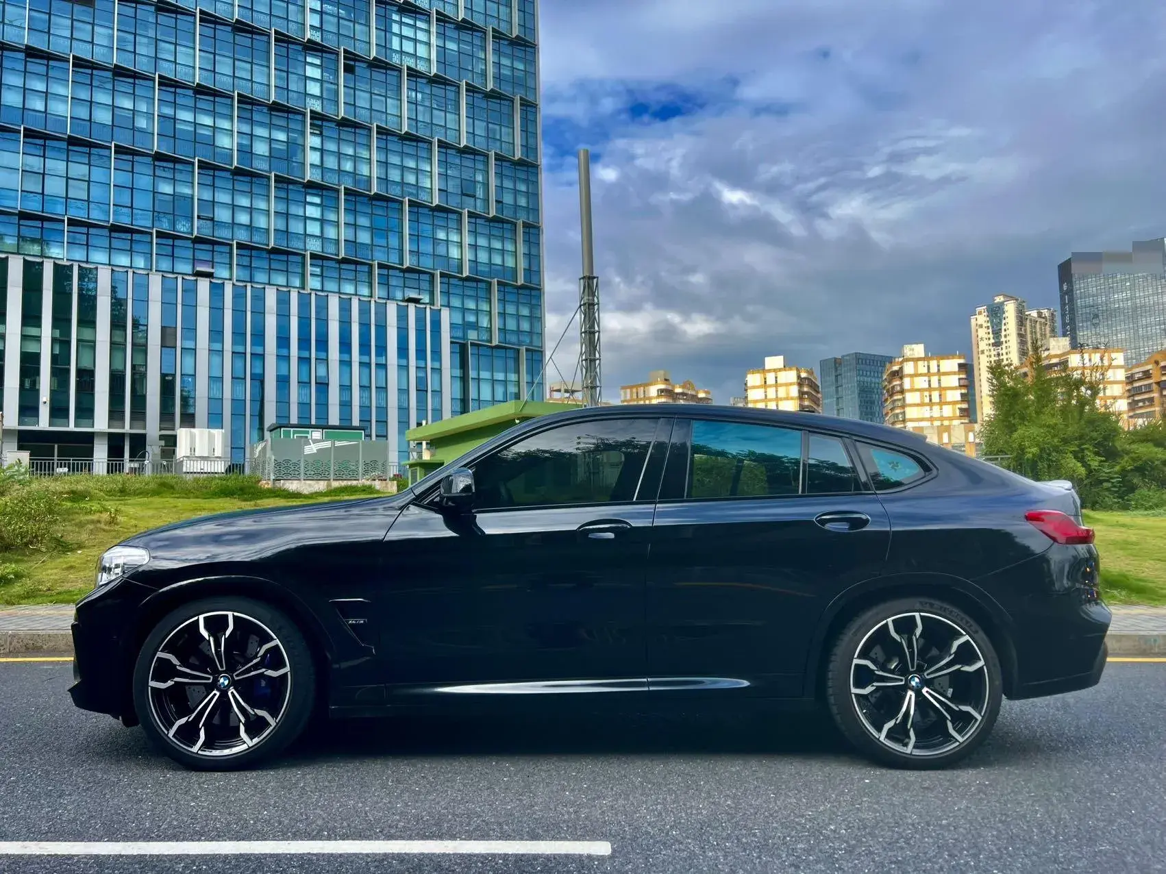 2019 BMW X4 thumbnail 3