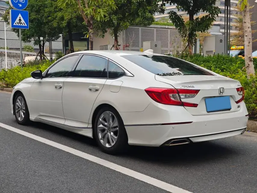 2018 HONDA ACCORD thumbnail 4