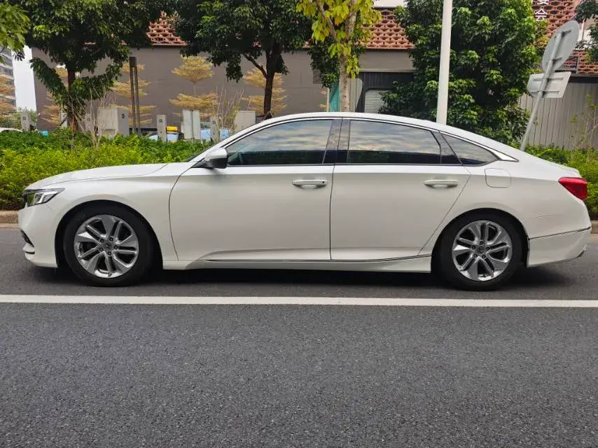 2018 HONDA ACCORD thumbnail 3